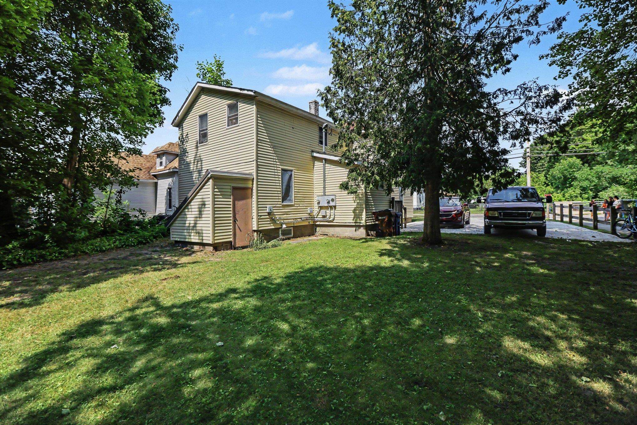 725 N Lake Street Property Photo 25