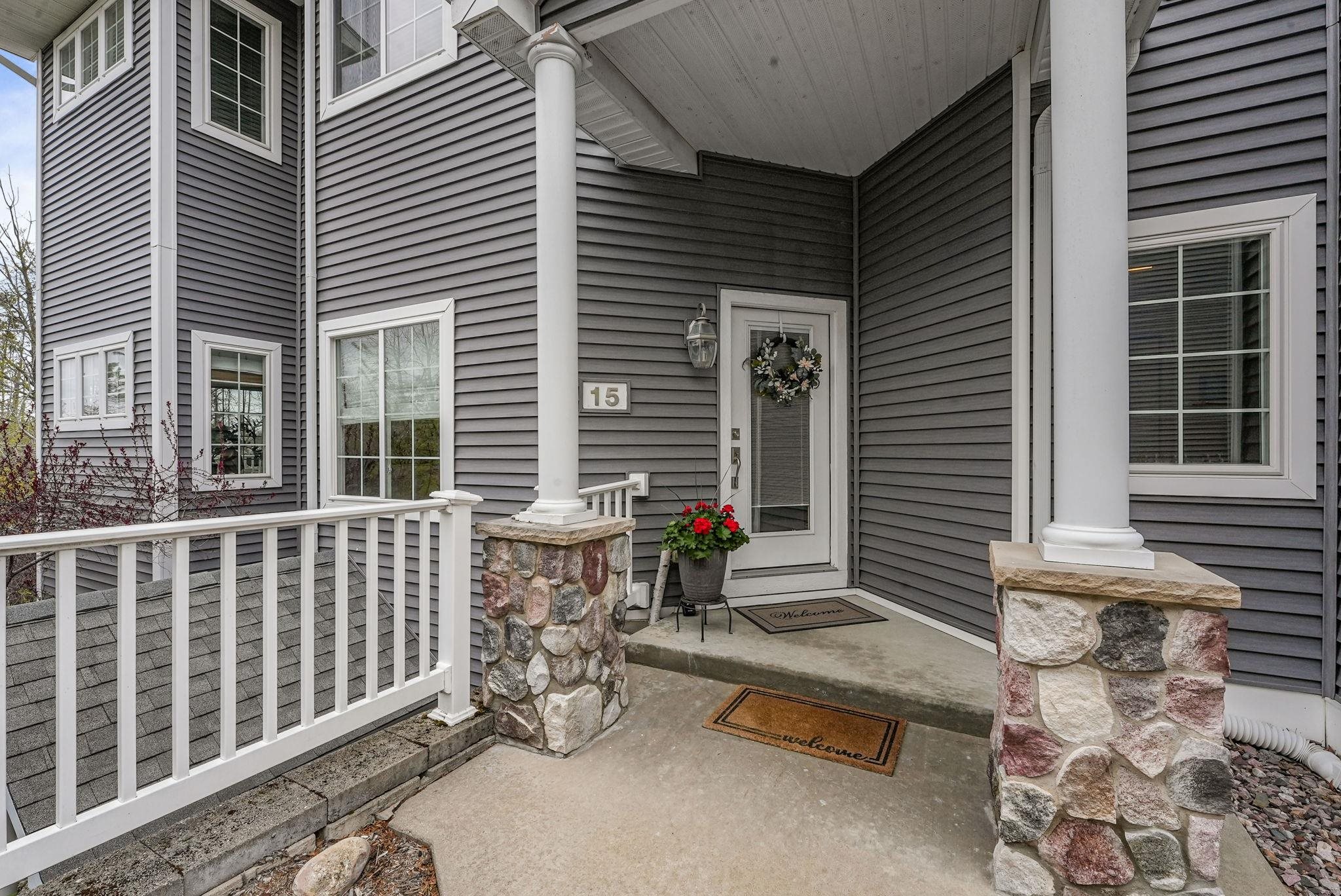 1420 Forest Park Drive Property Photo 1