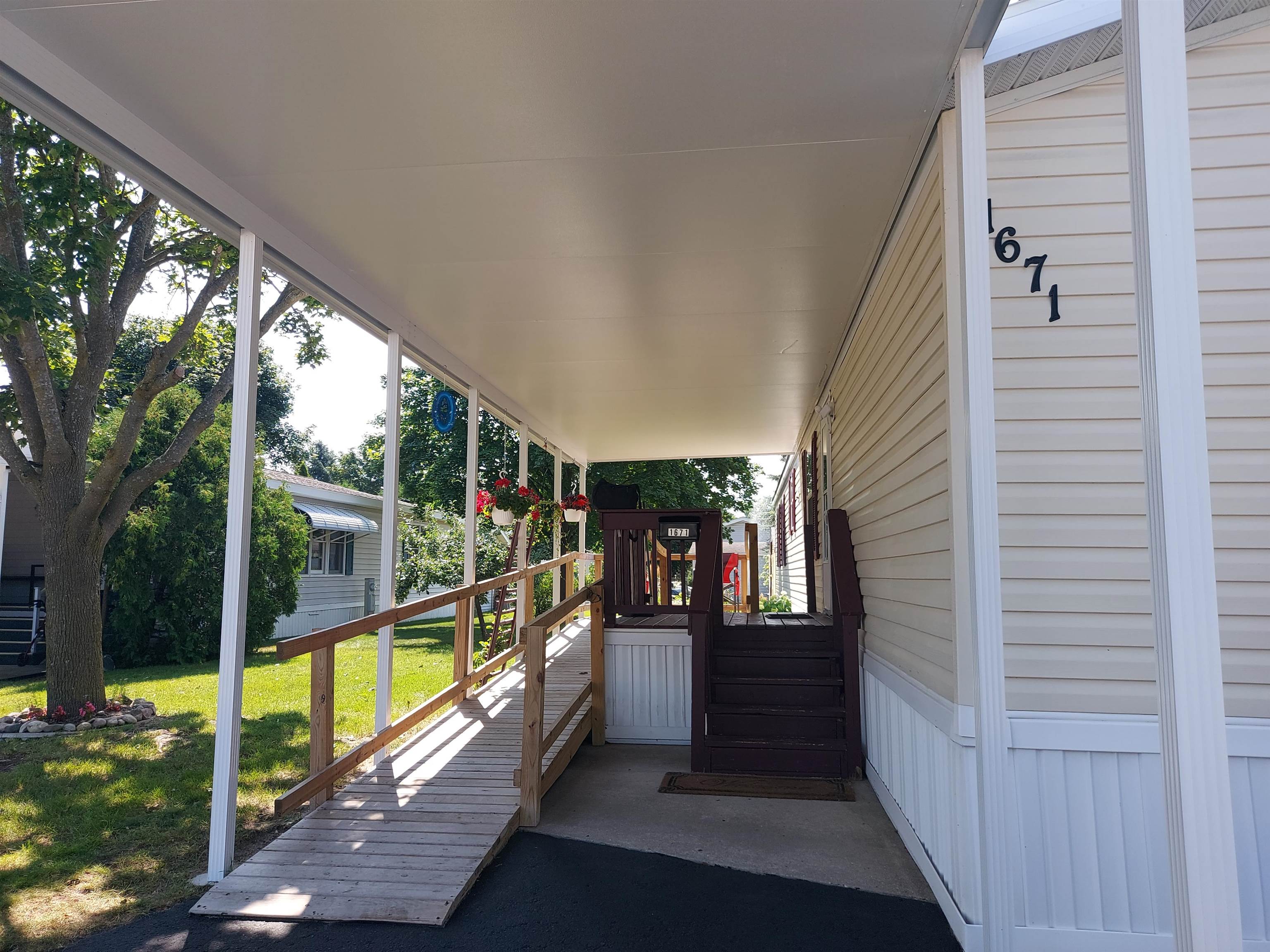 1671 David Place Property Photo 6