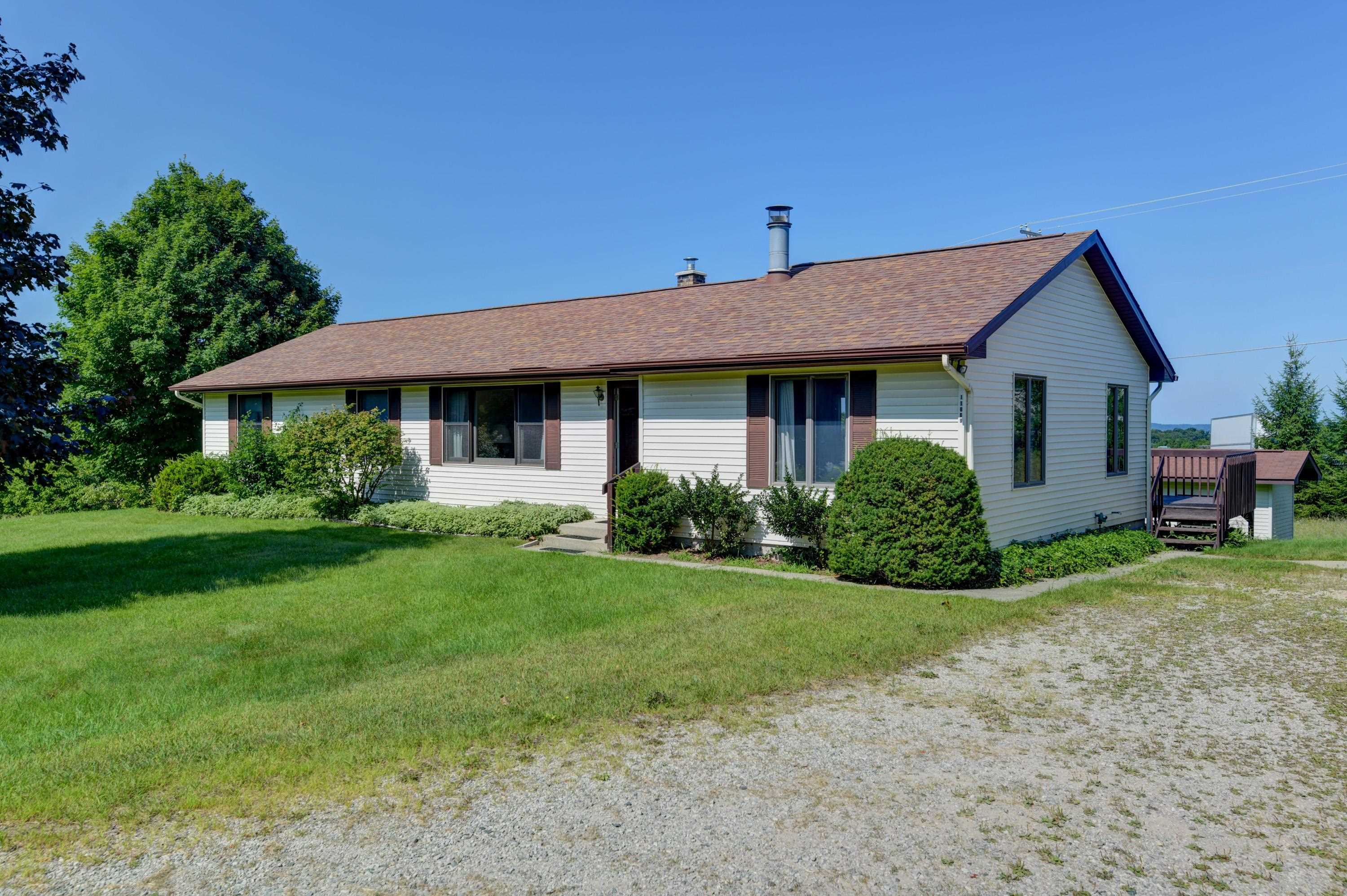 11869 Center Road Property Photo 2