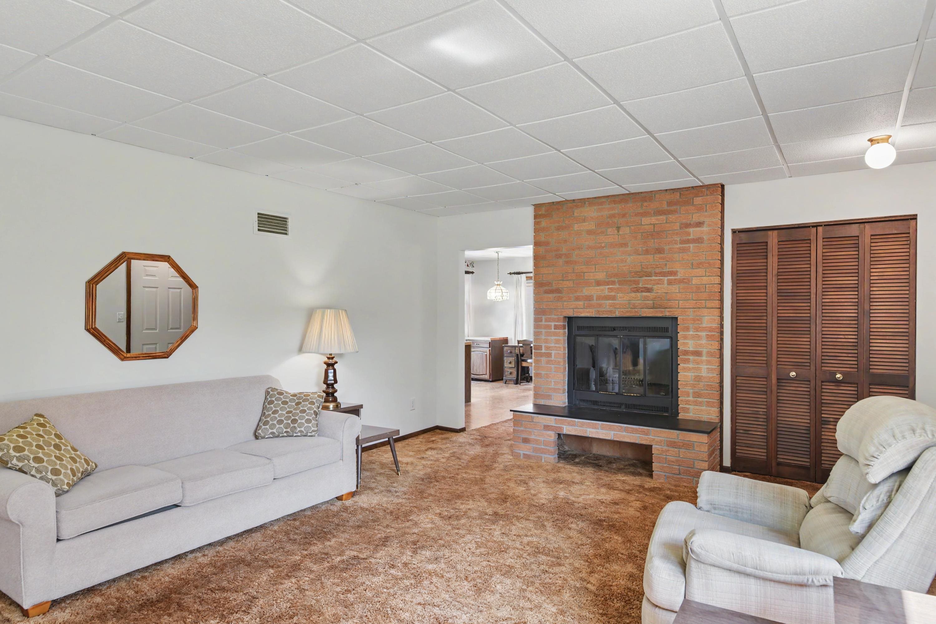 11869 Center Road Property Photo 6