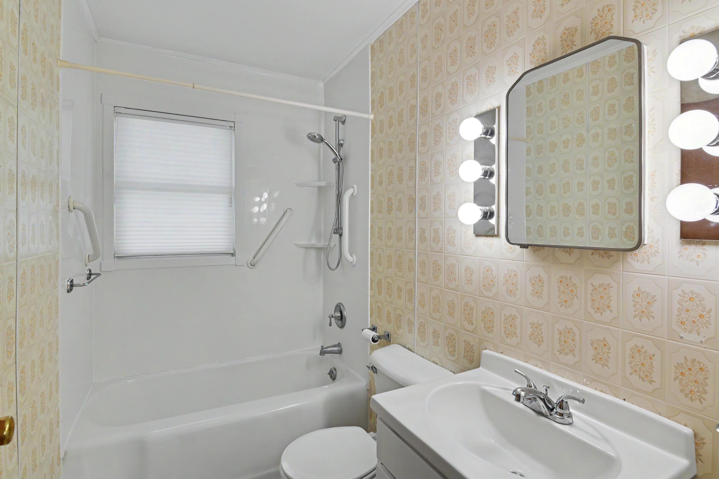 11869 Center Road Property Photo 19