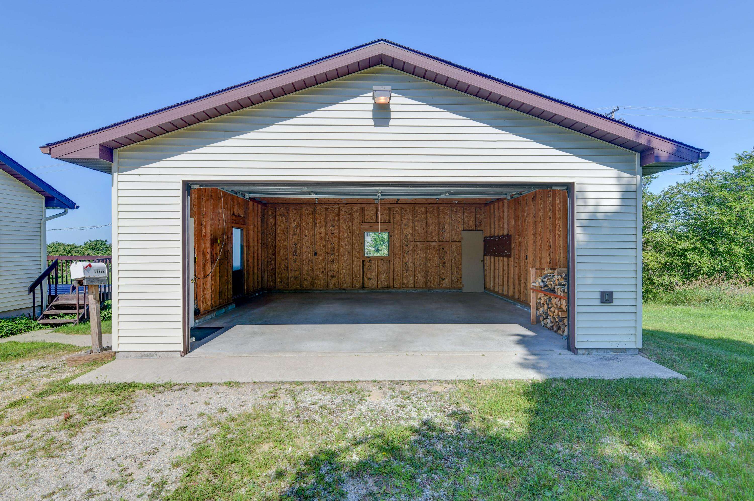 11869 Center Road Property Photo 41