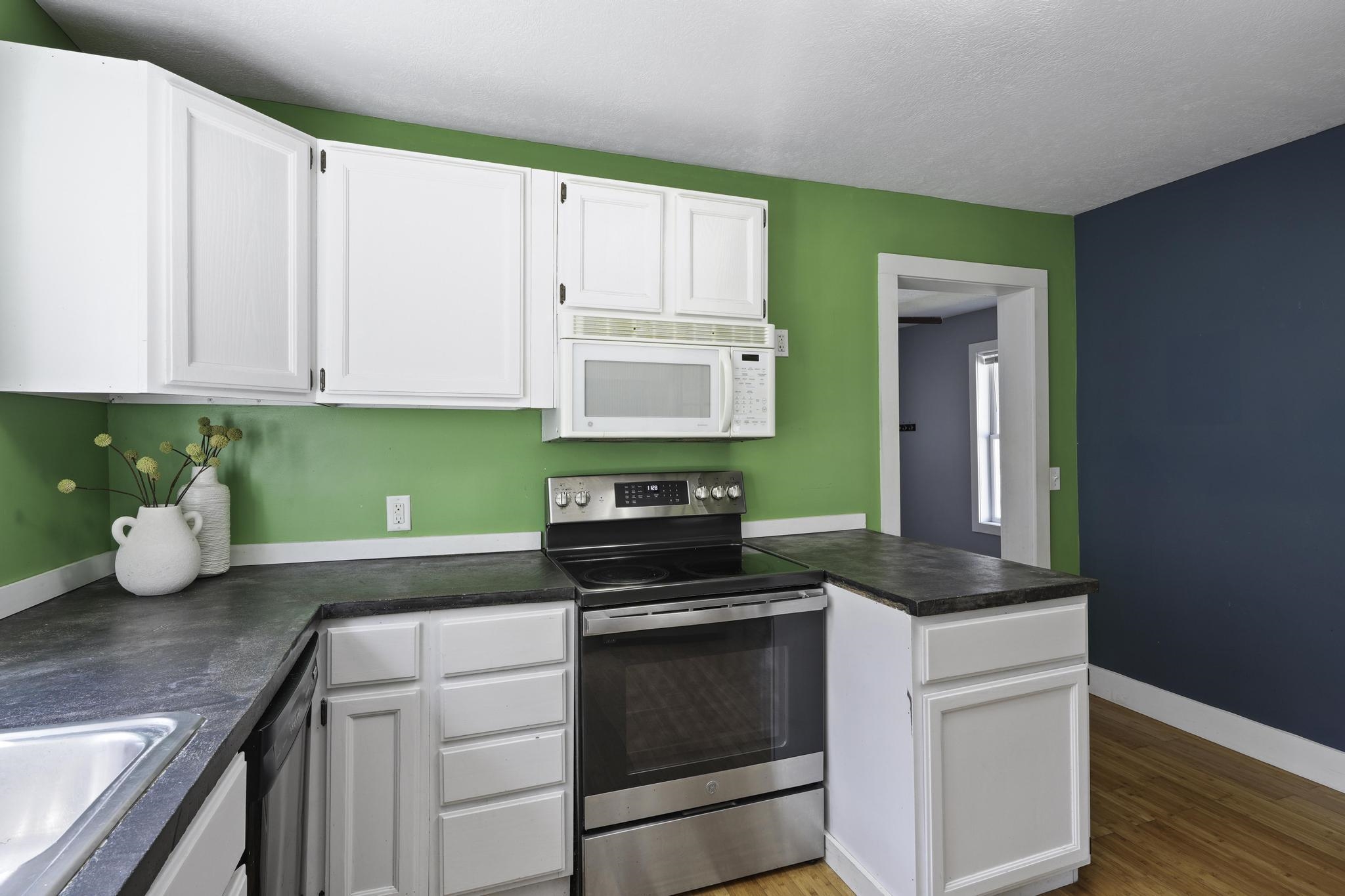 851 E Eighth Street Property Photo 18