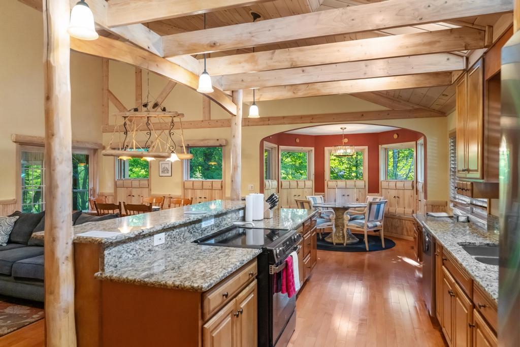 2658 Troon South Property Photo 9