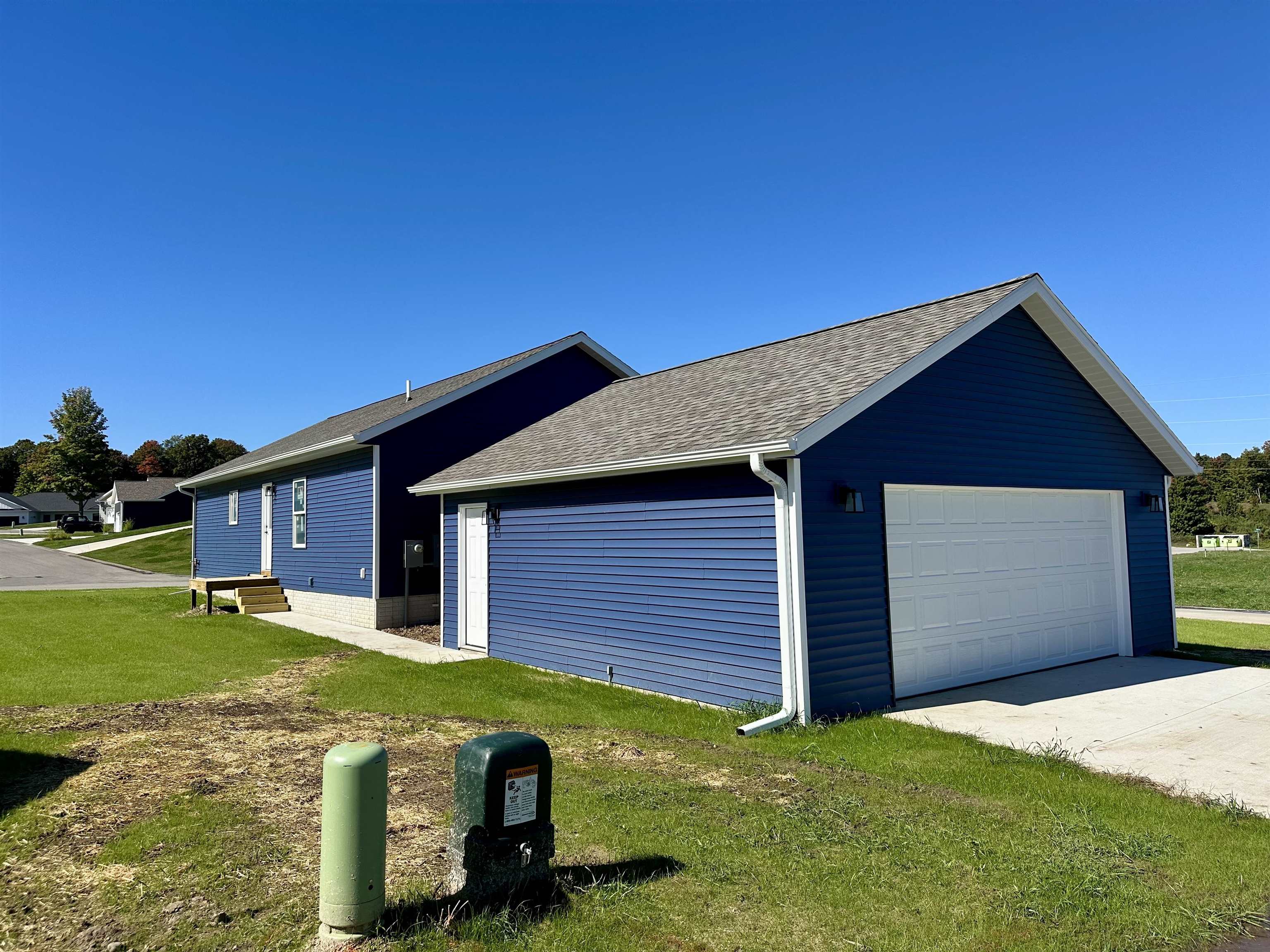 752 Ashland Drive Property Photo 2