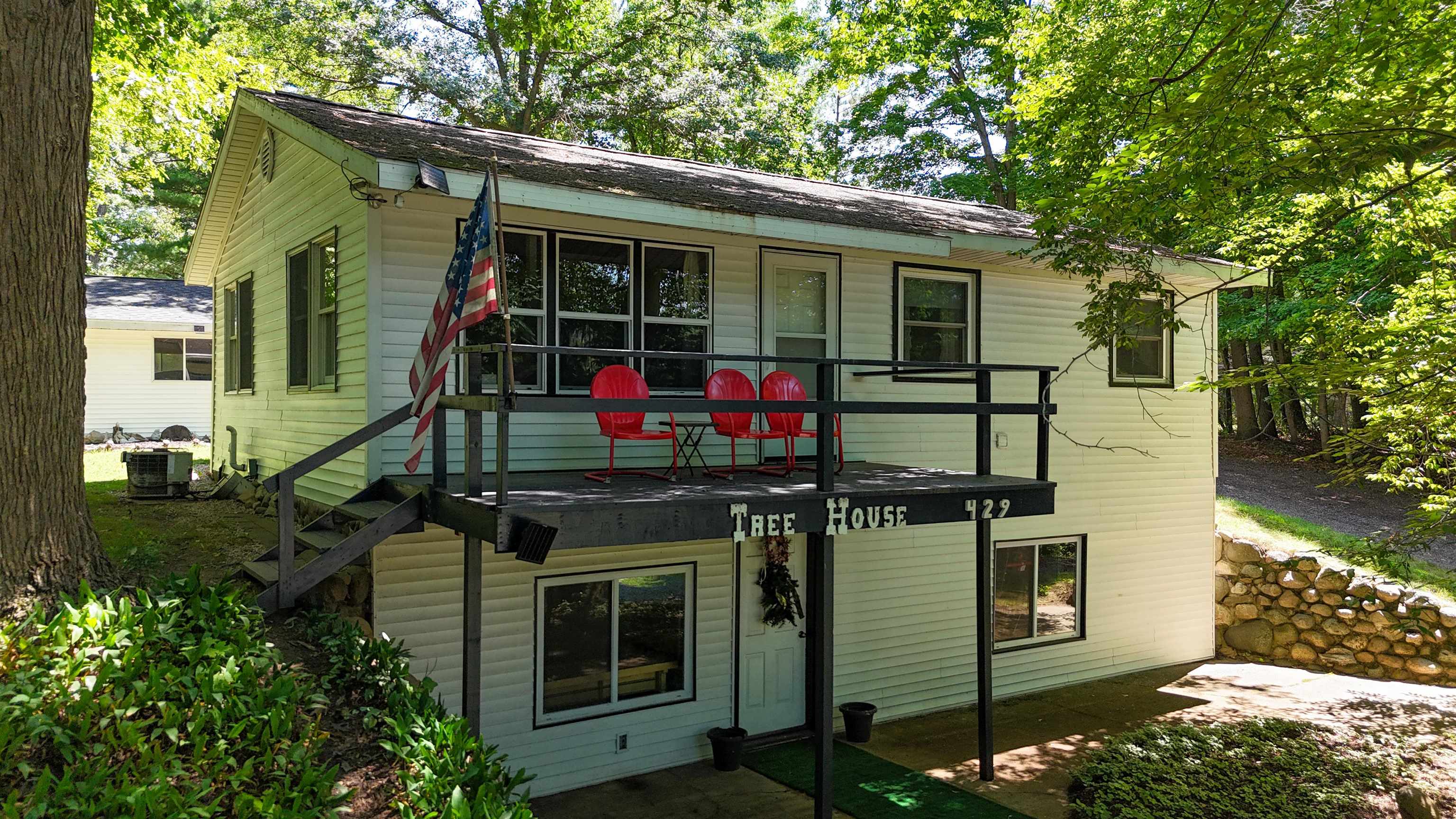 429 S Geneva Road Property Photo 1