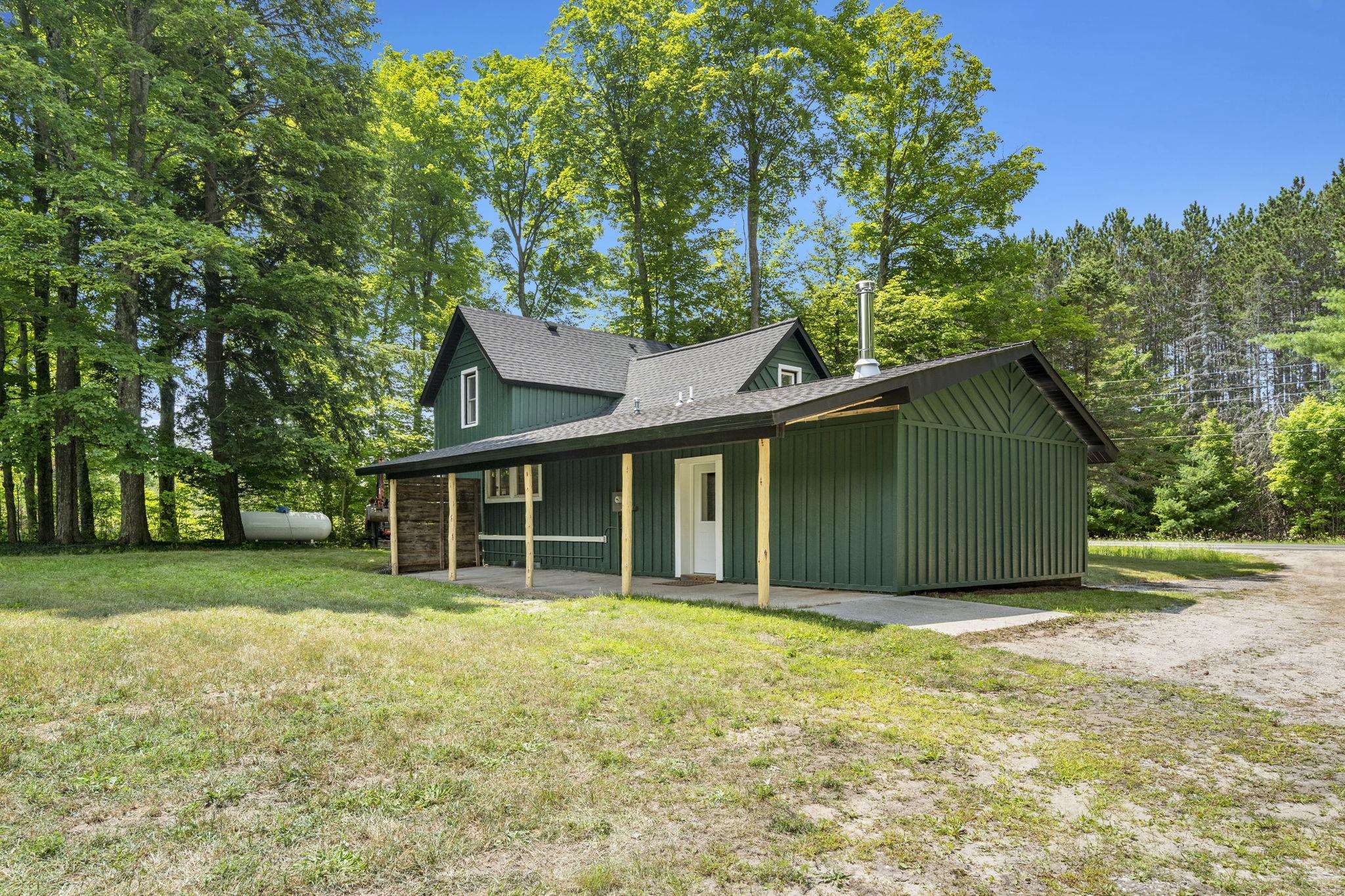 15049 Healy Lake Road Property Photo 2