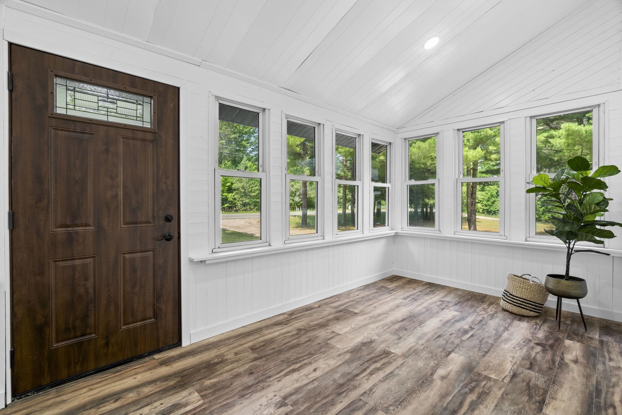 15049 Healy Lake Road Property Photo 3