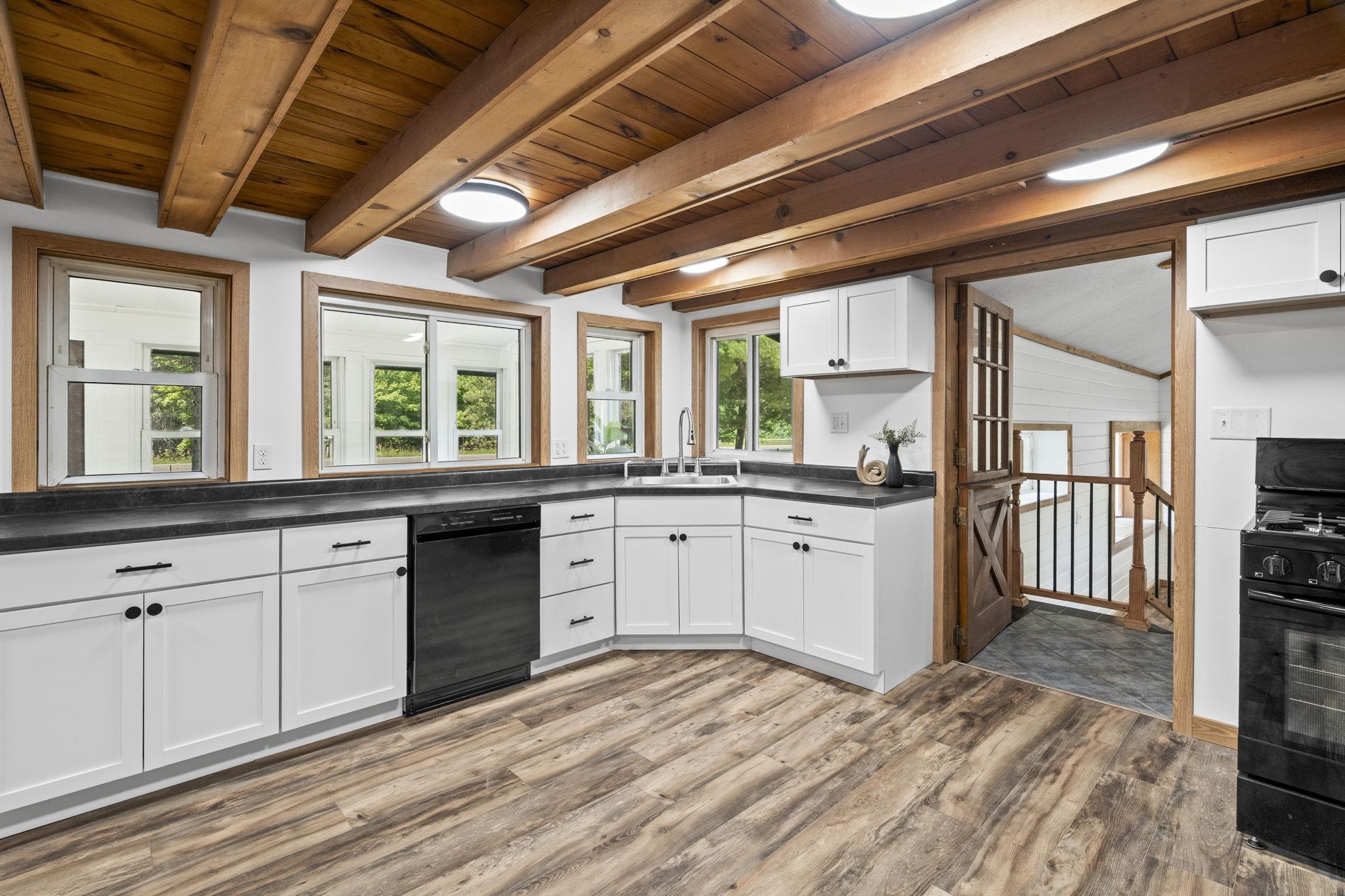 15049 Healy Lake Road Property Photo 9