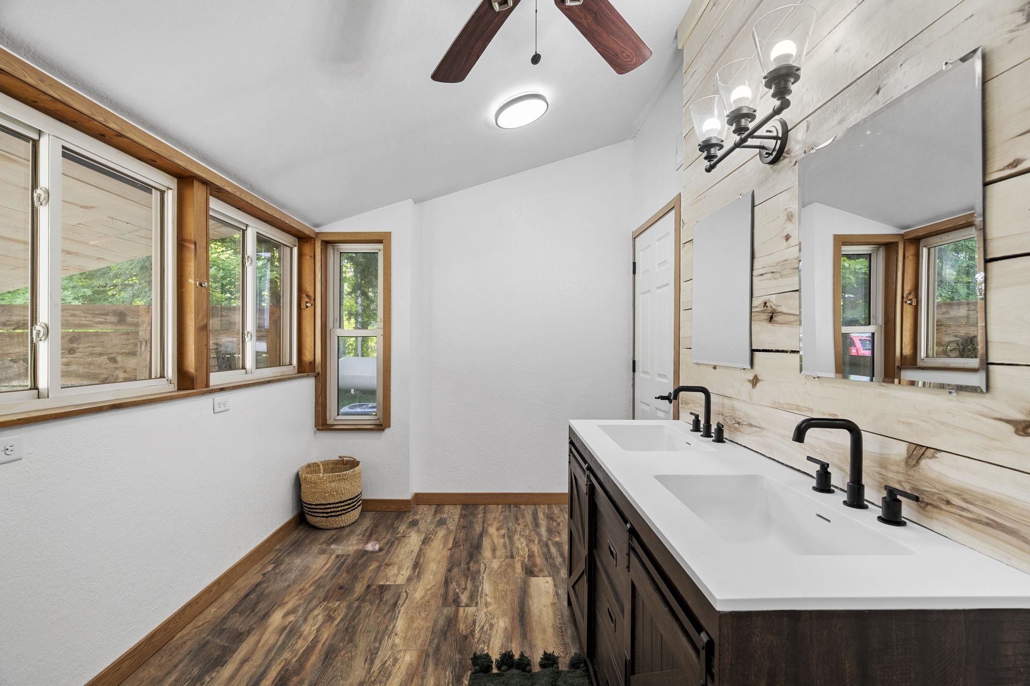 15049 Healy Lake Road Property Photo 20