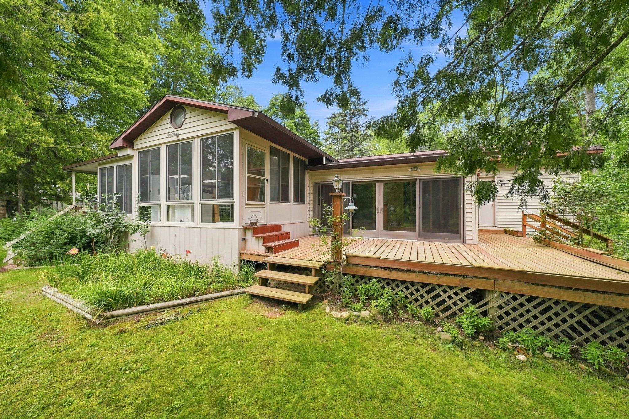 10065 River Road Property Photo 1