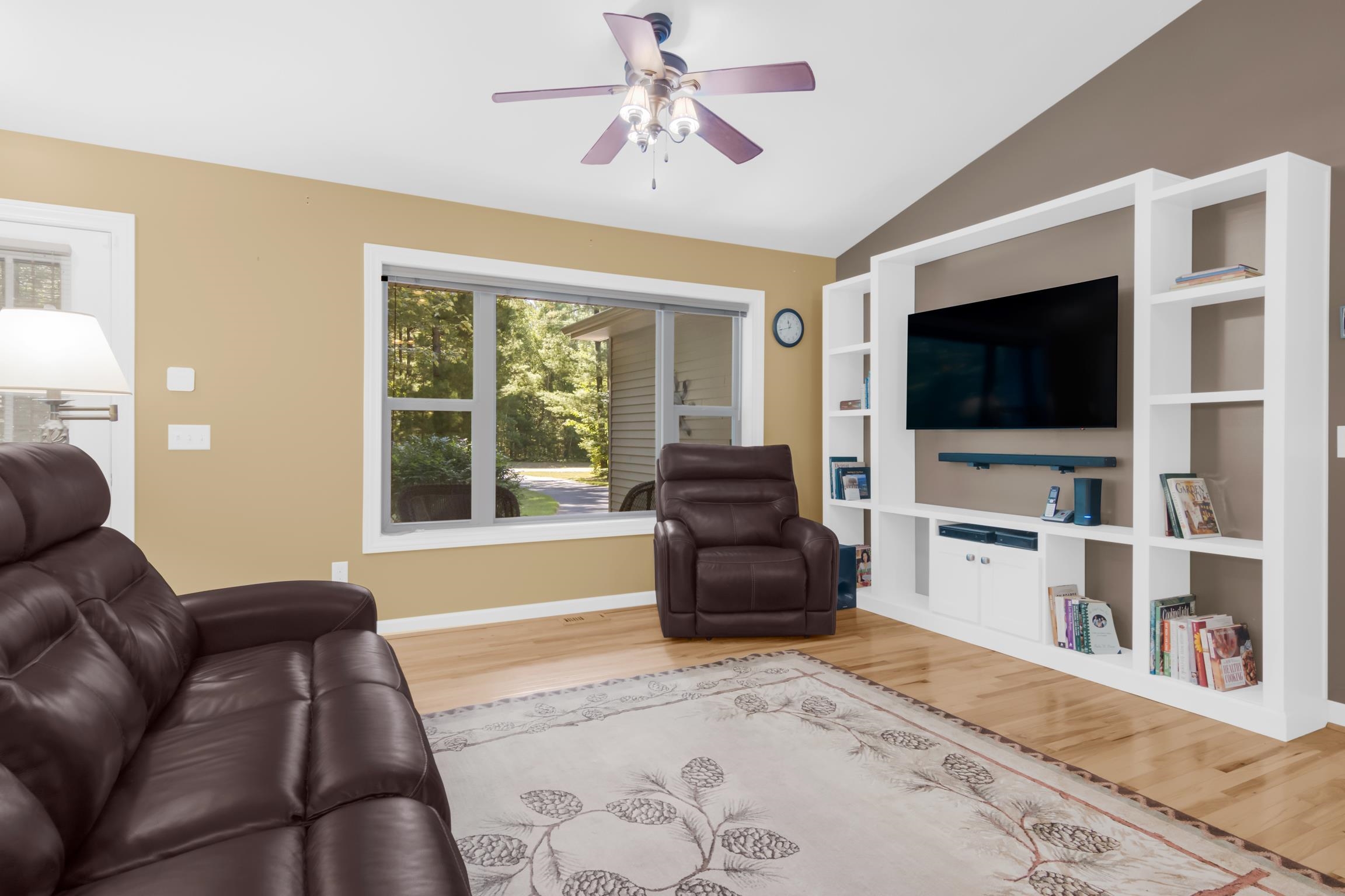 1691 Round Lake Road Property Photo 6