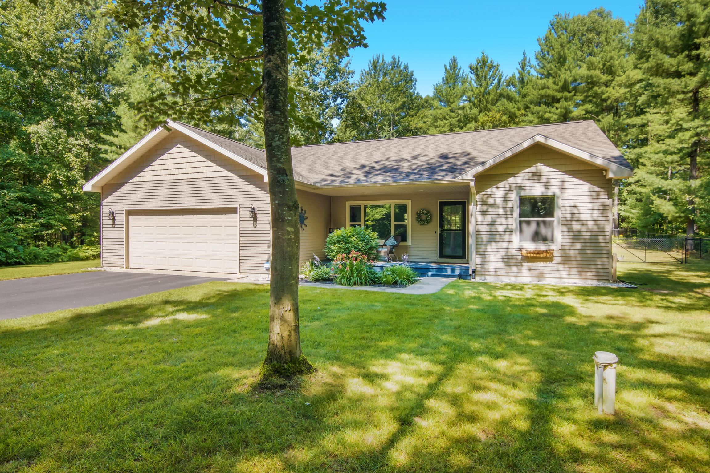 1691 Round Lake Road Property Photo 8