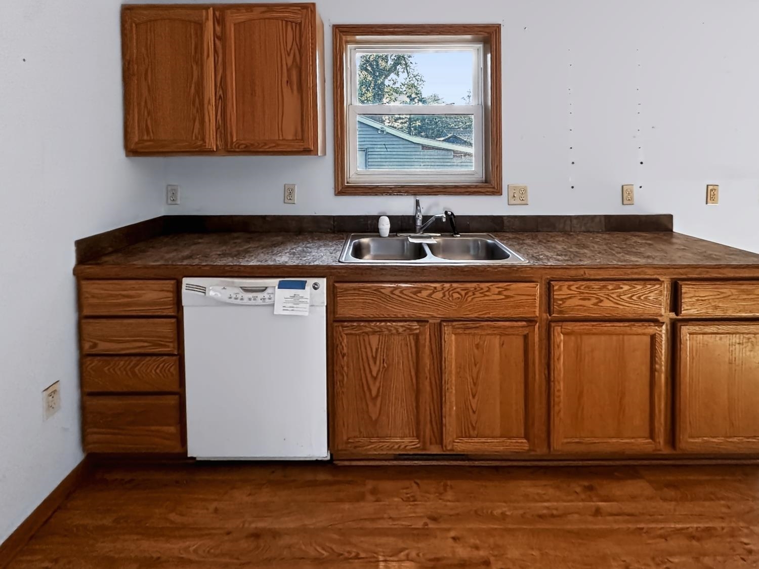 405 Maple Property Photo 4