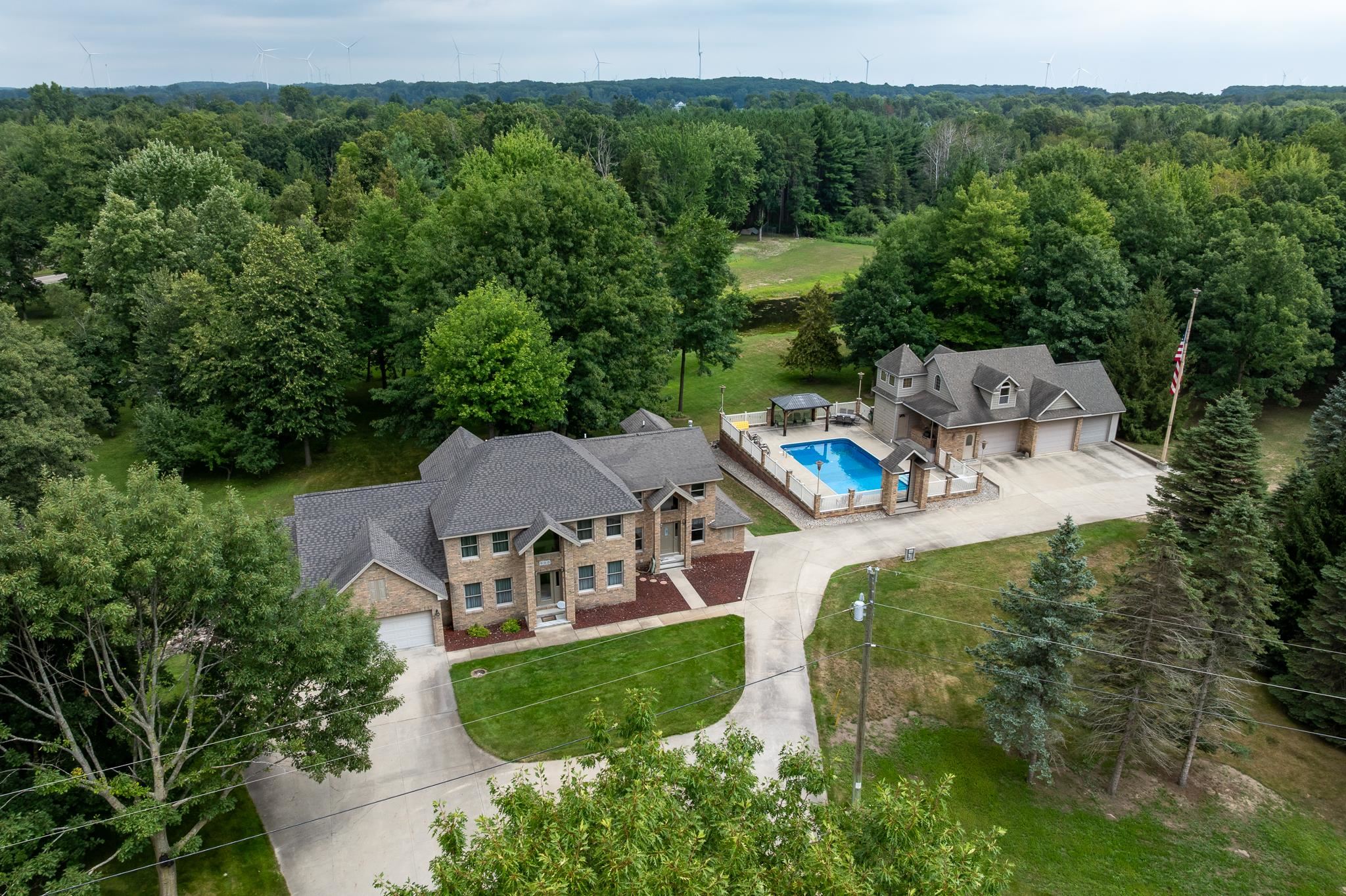 900 E Pine Grove Drive