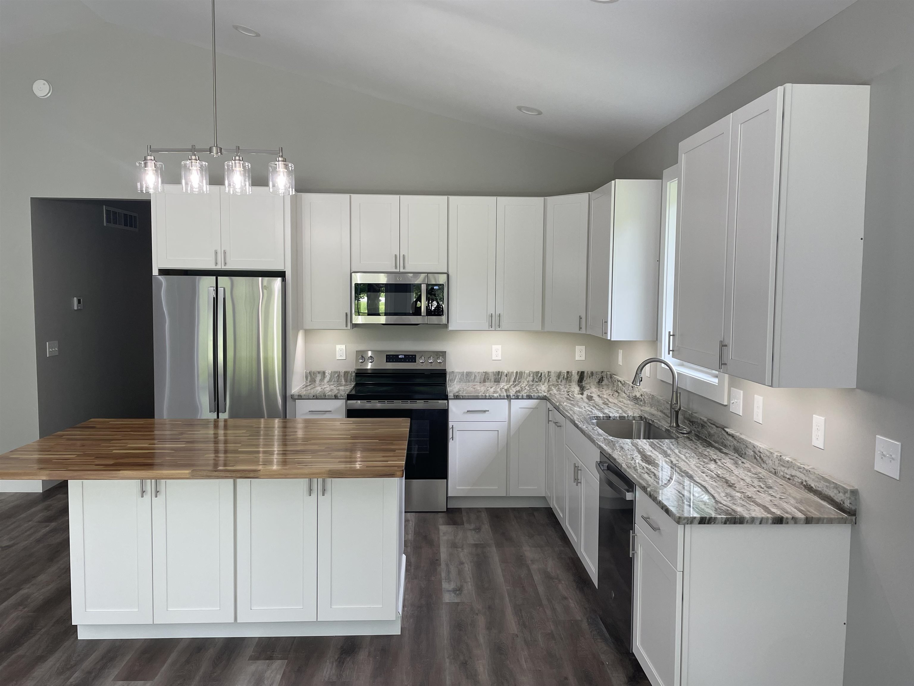 8279 Cherry Avenue Property Photo 11