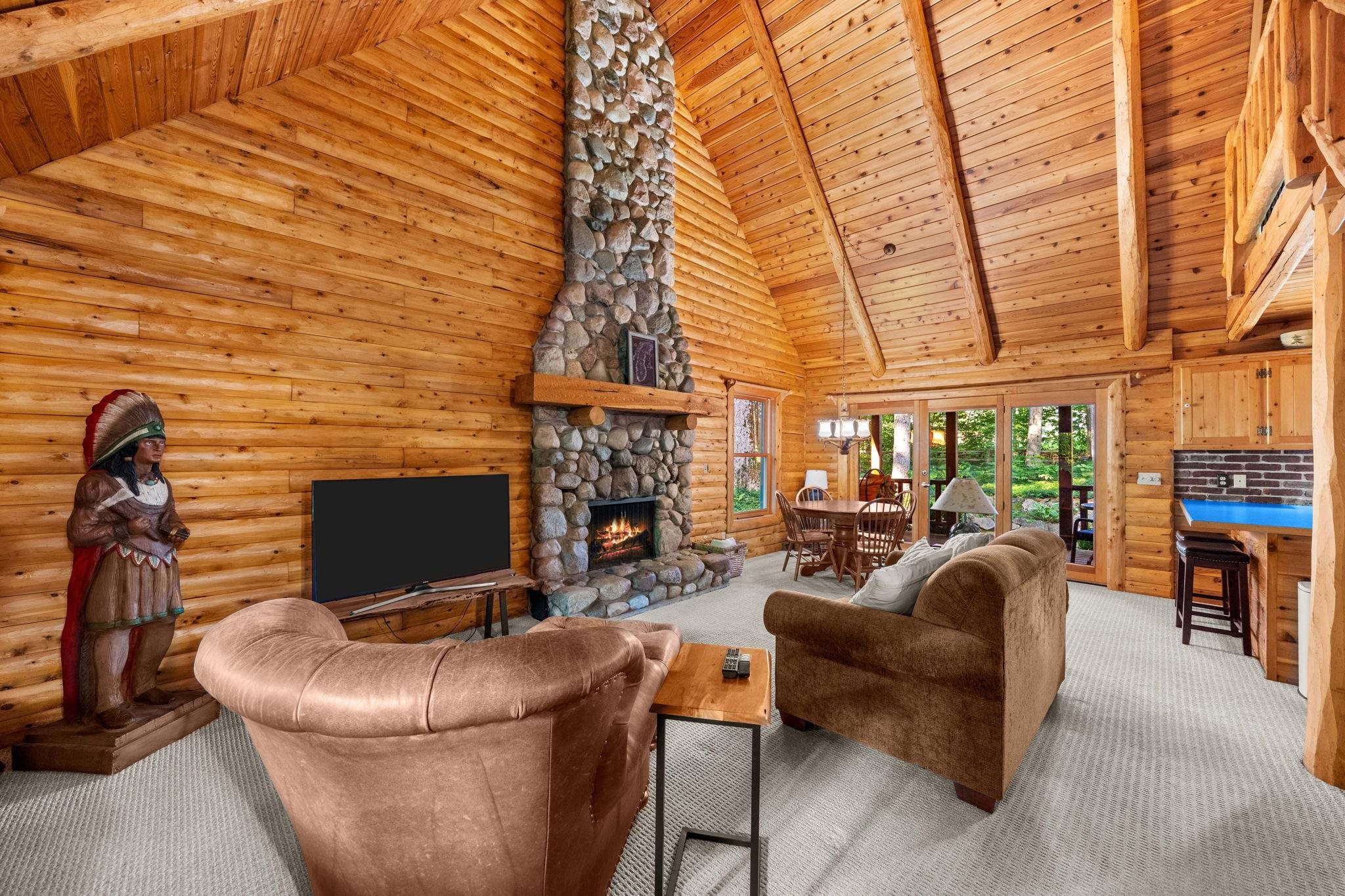 4864 S Manor Property Photo 8