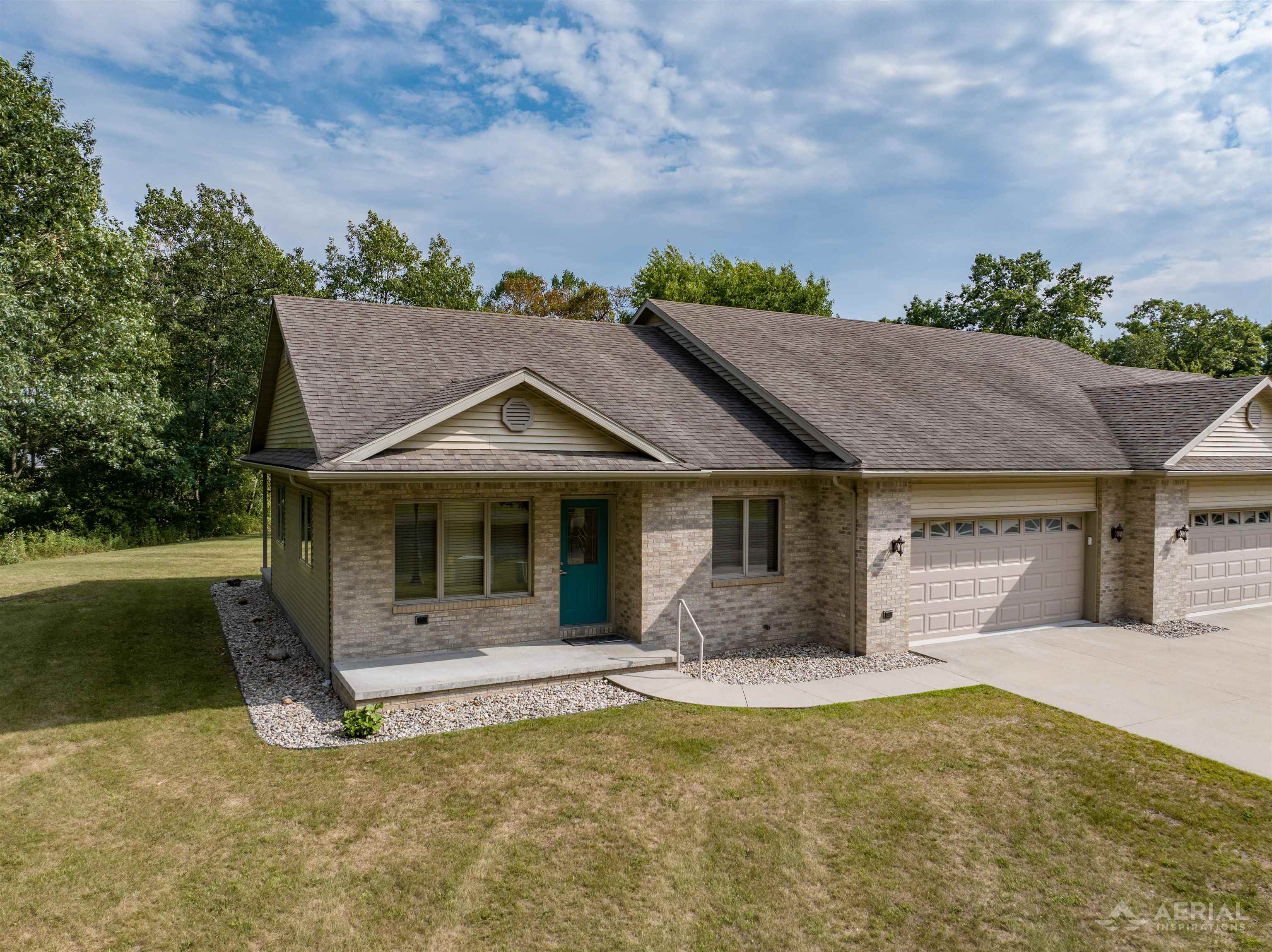 5862 Huron Woods Lane Property Photo 1