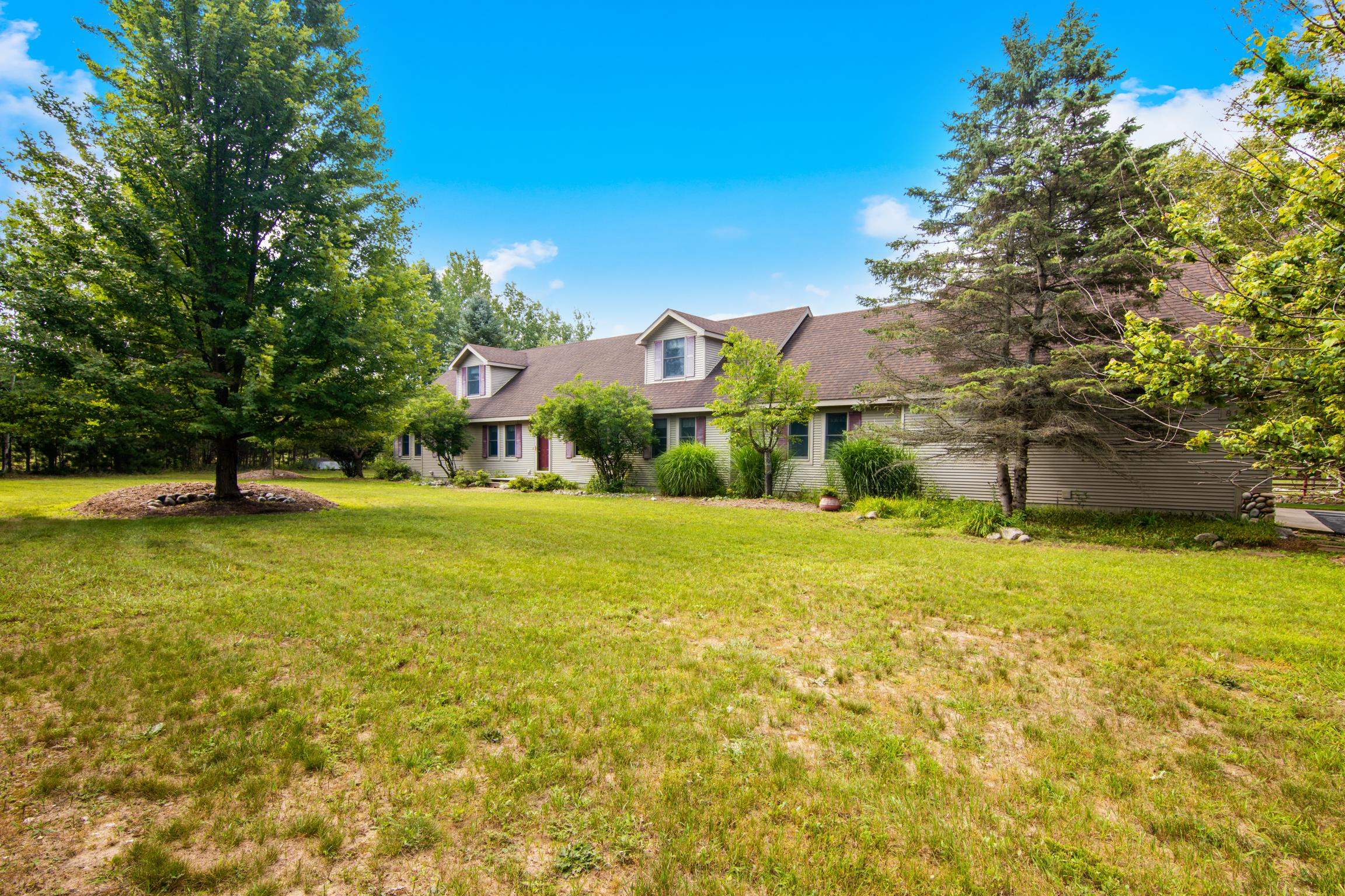 8197 Valley Road, Nw Property Photo 1