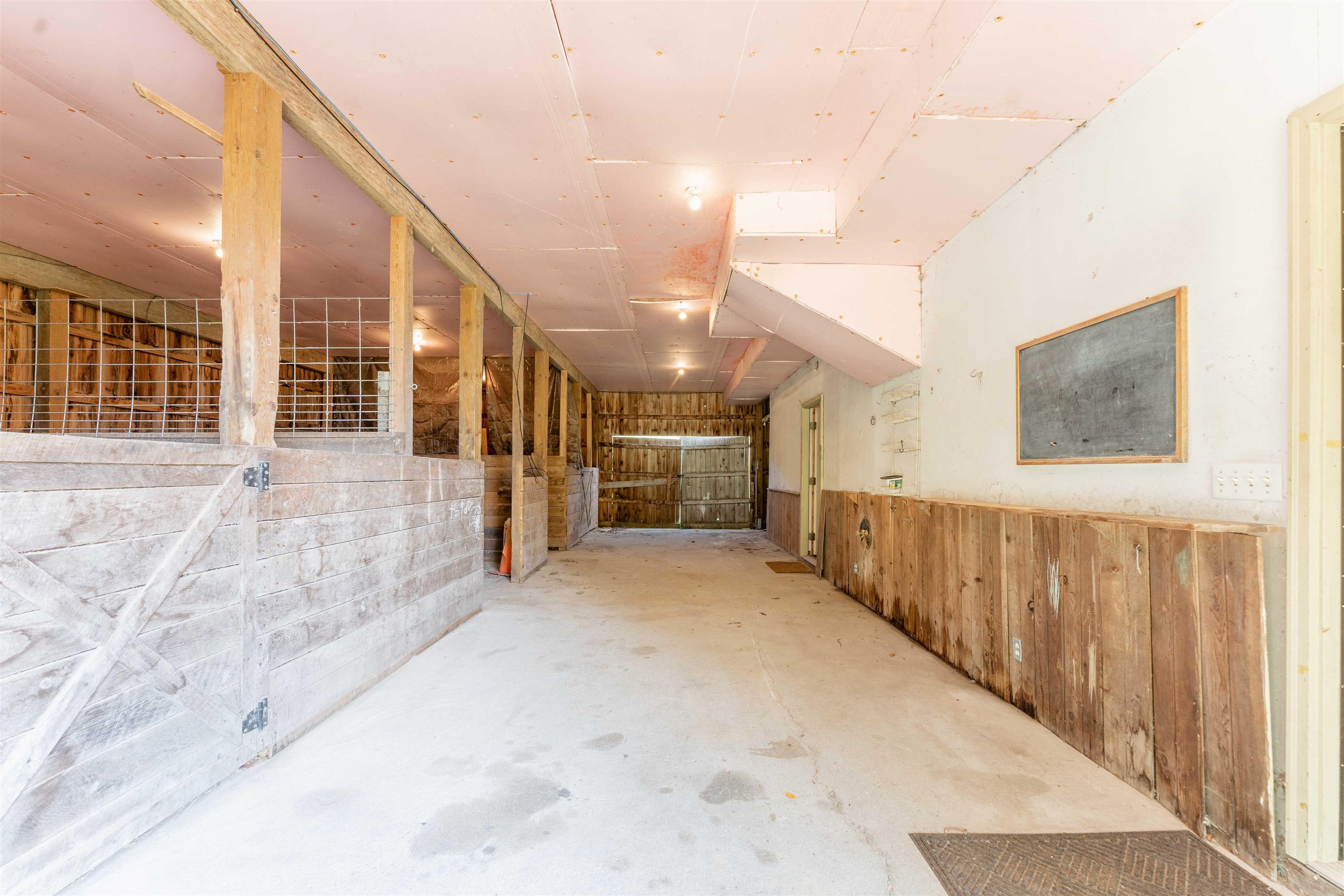 9651 N Reynolds Road Property Photo 10