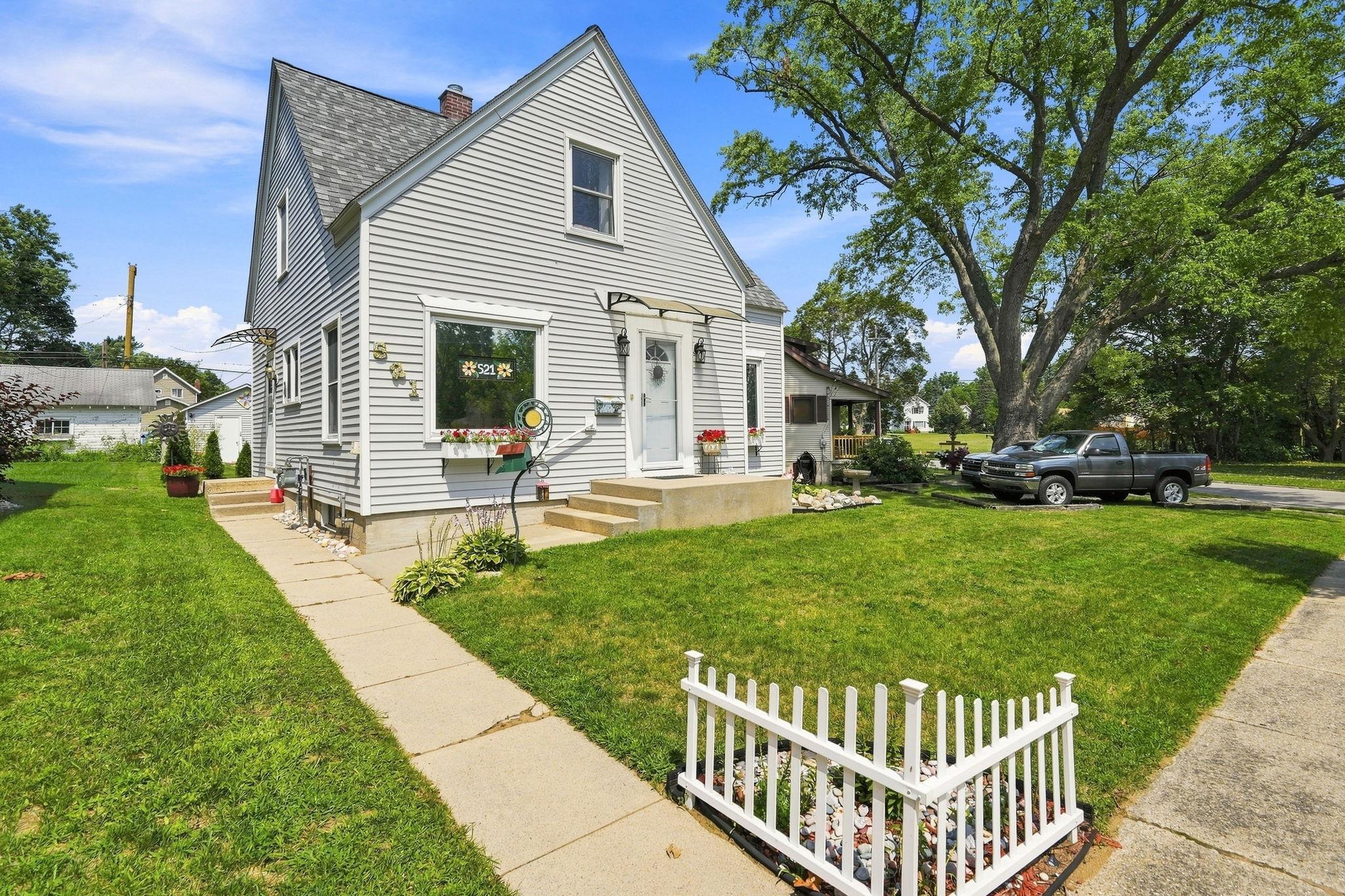521 E Chapin Street
