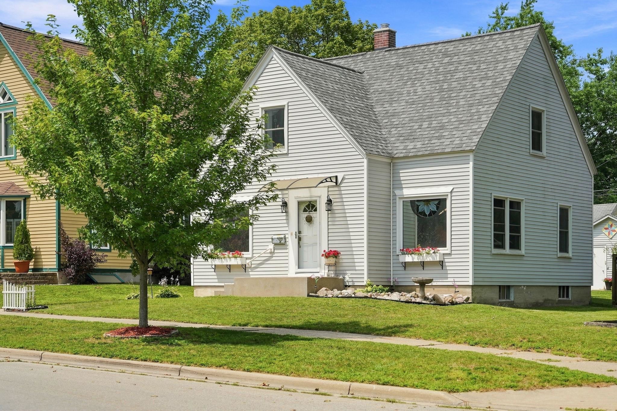 521 E Chapin Street Property Photo 4