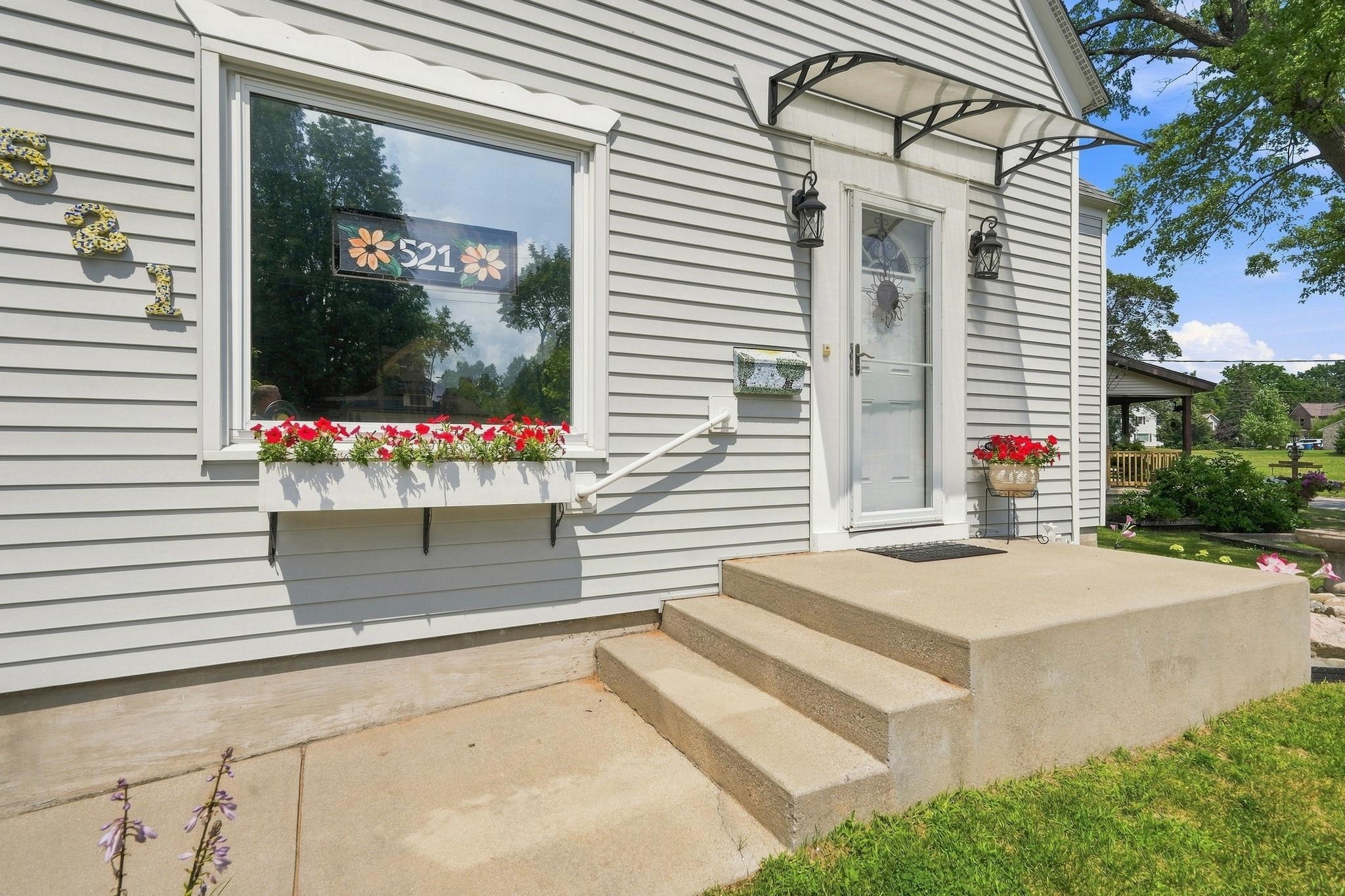 521 E Chapin Street Property Photo 6