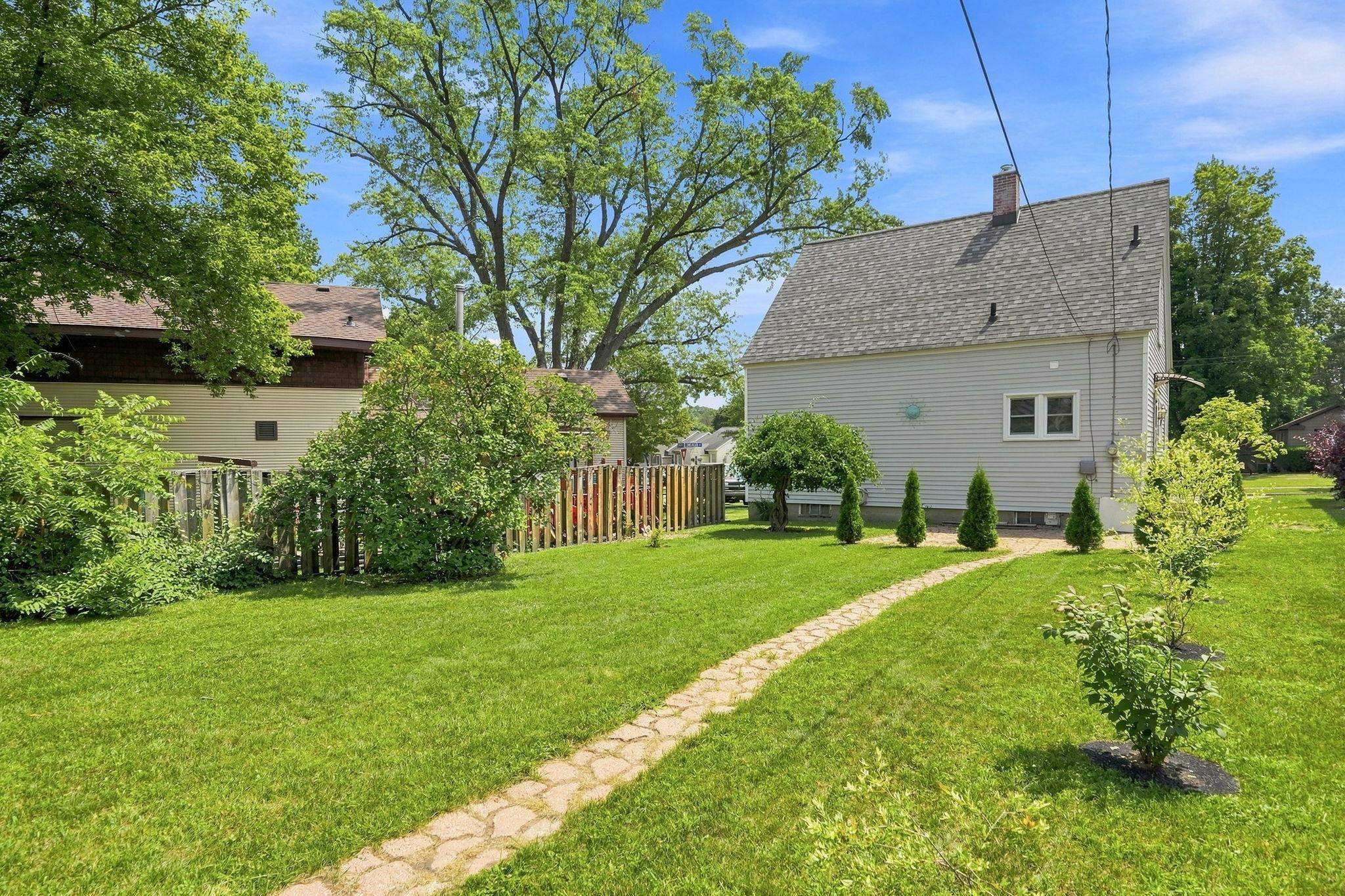 521 E Chapin Street Property Photo 40