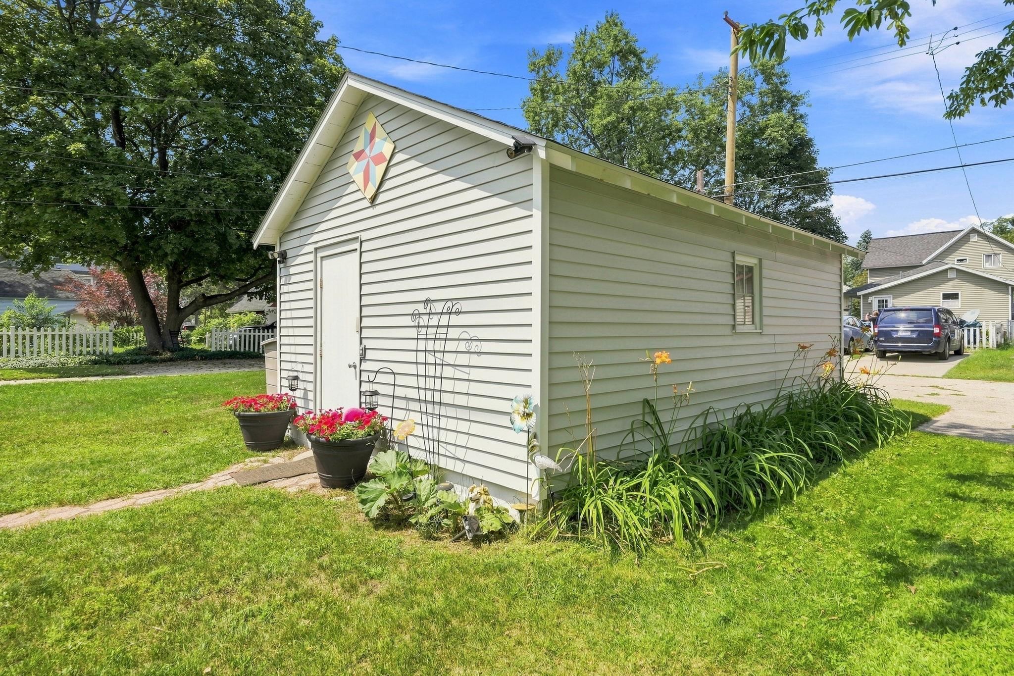 521 E Chapin Street Property Photo 41