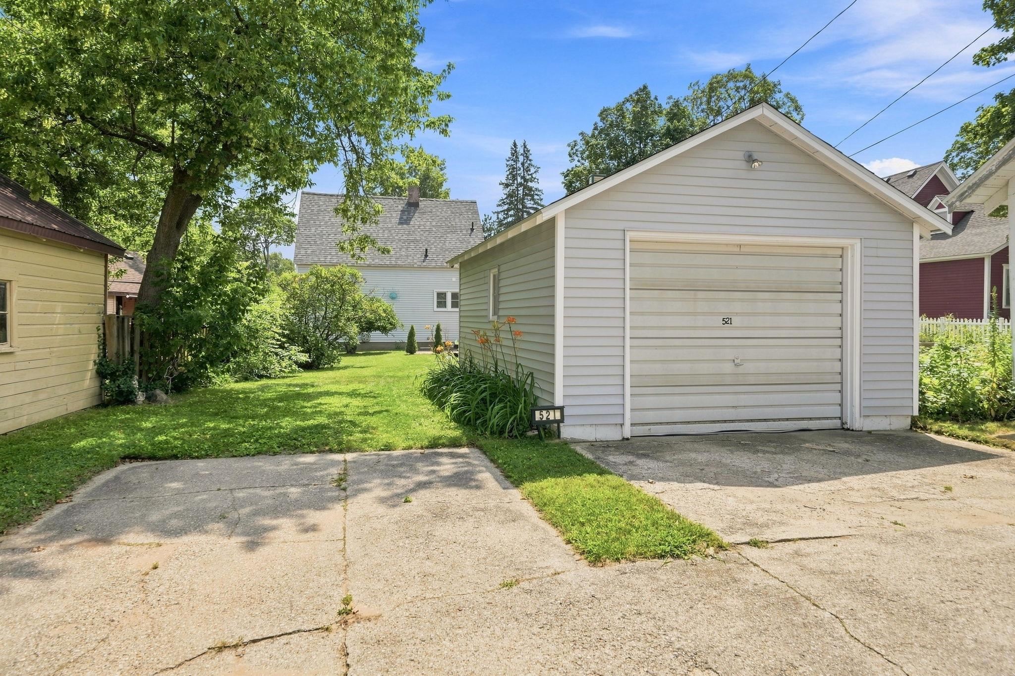 521 E Chapin Street Property Photo 43