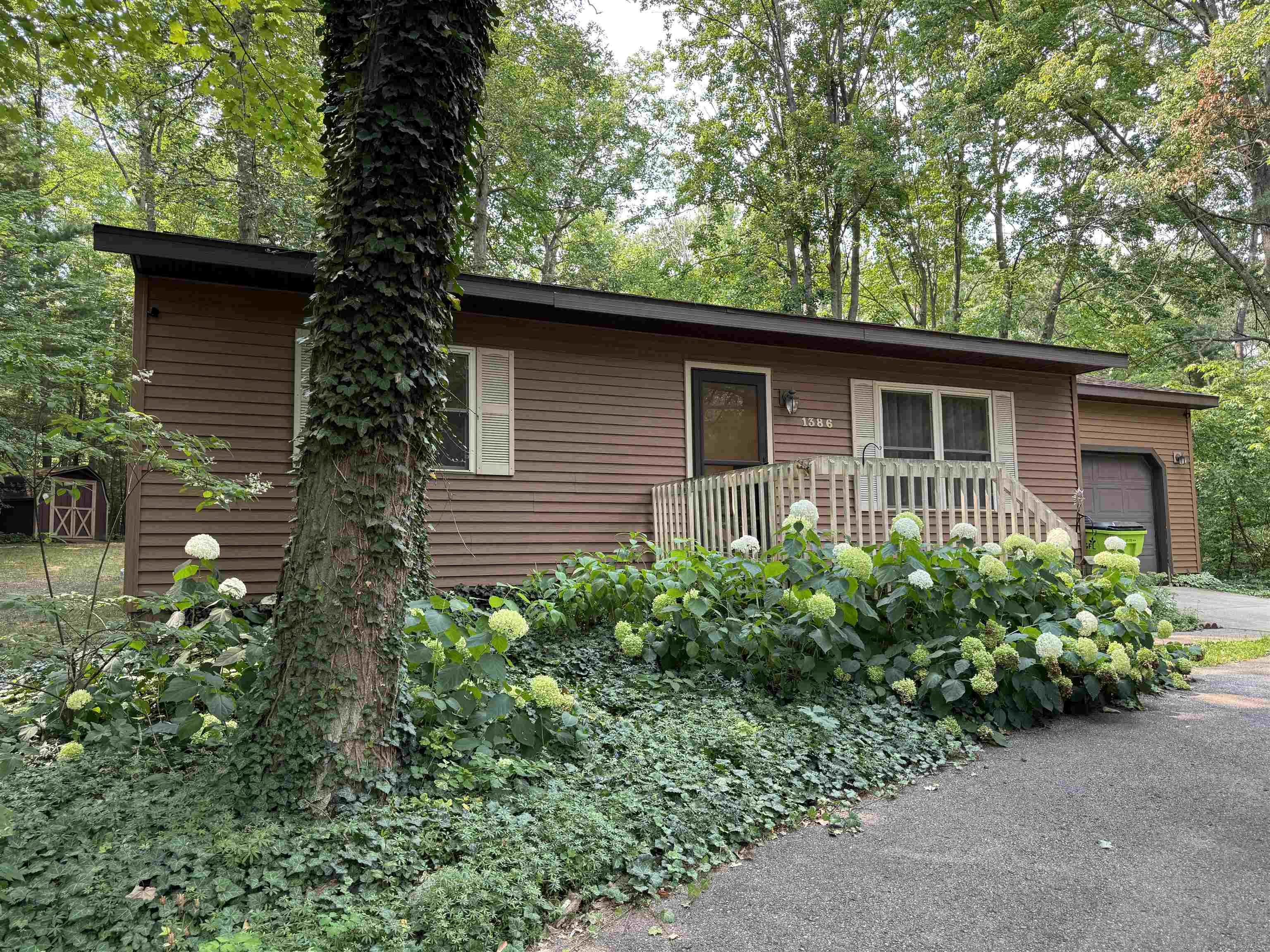 1386 S South Long Lake Road Property Photo 1