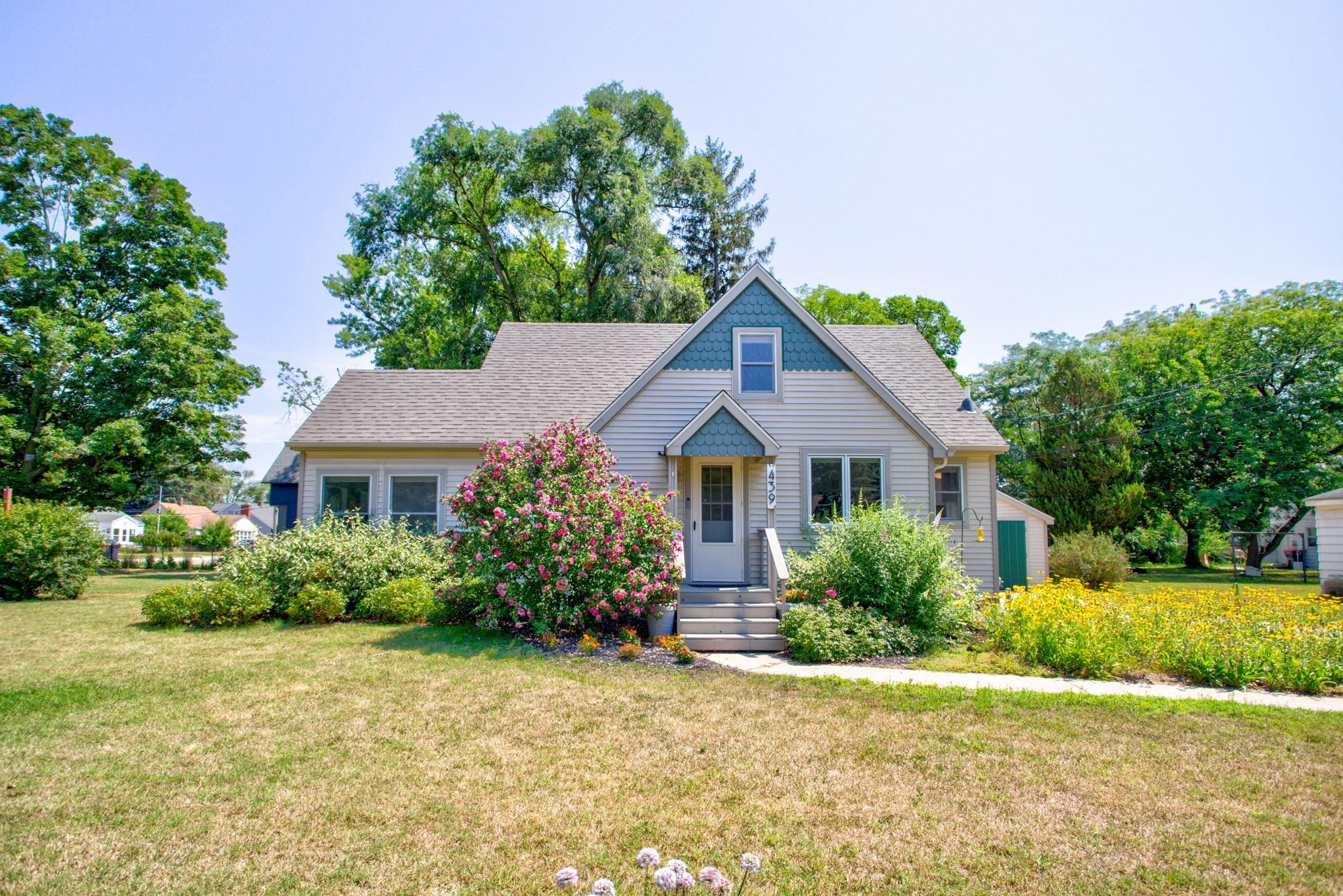 439 Plasman Avenue