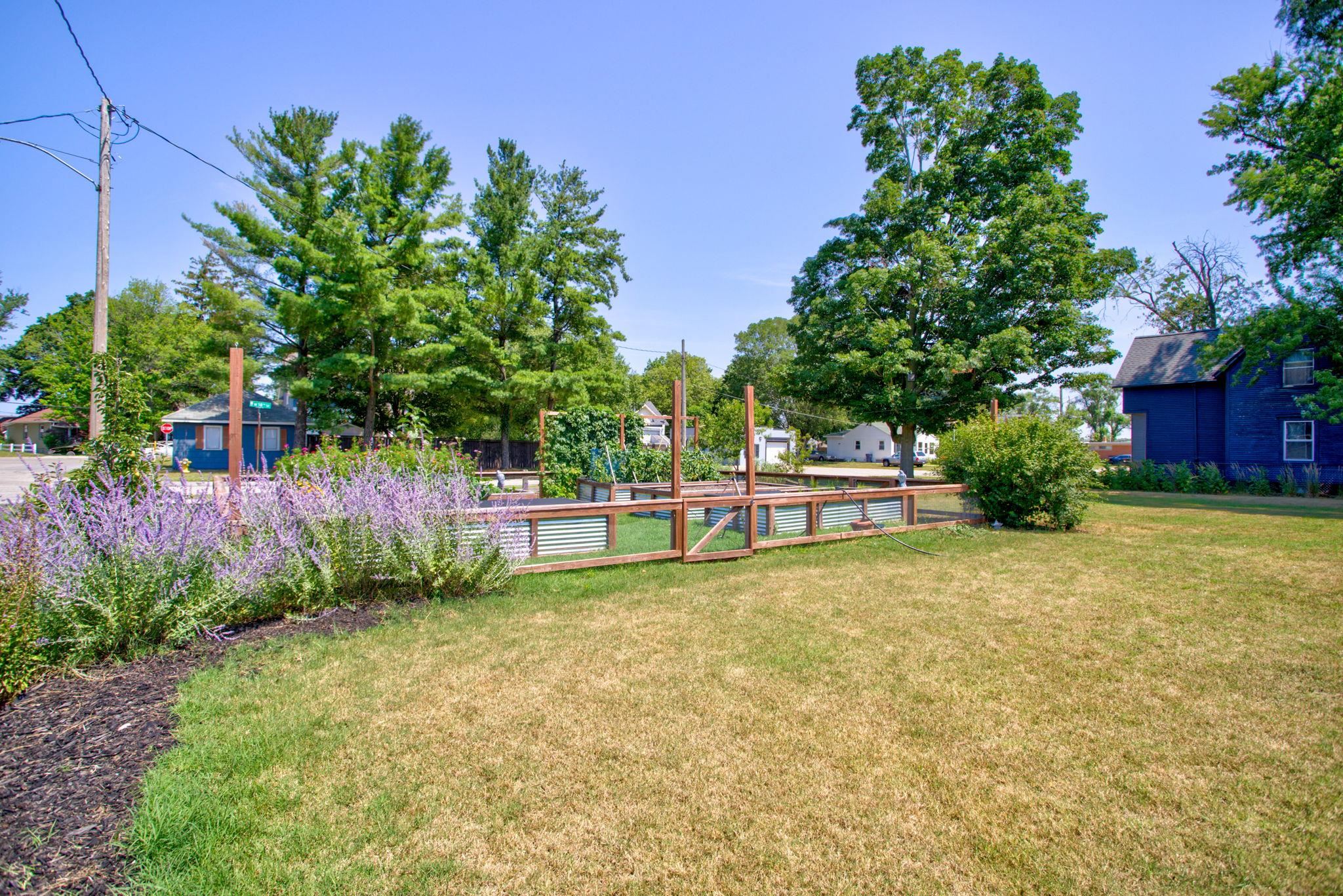 588 W 18th Street