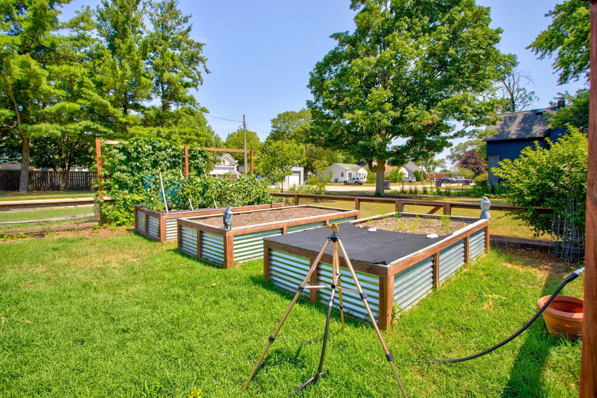 588 W 18th Street Property Photo 4