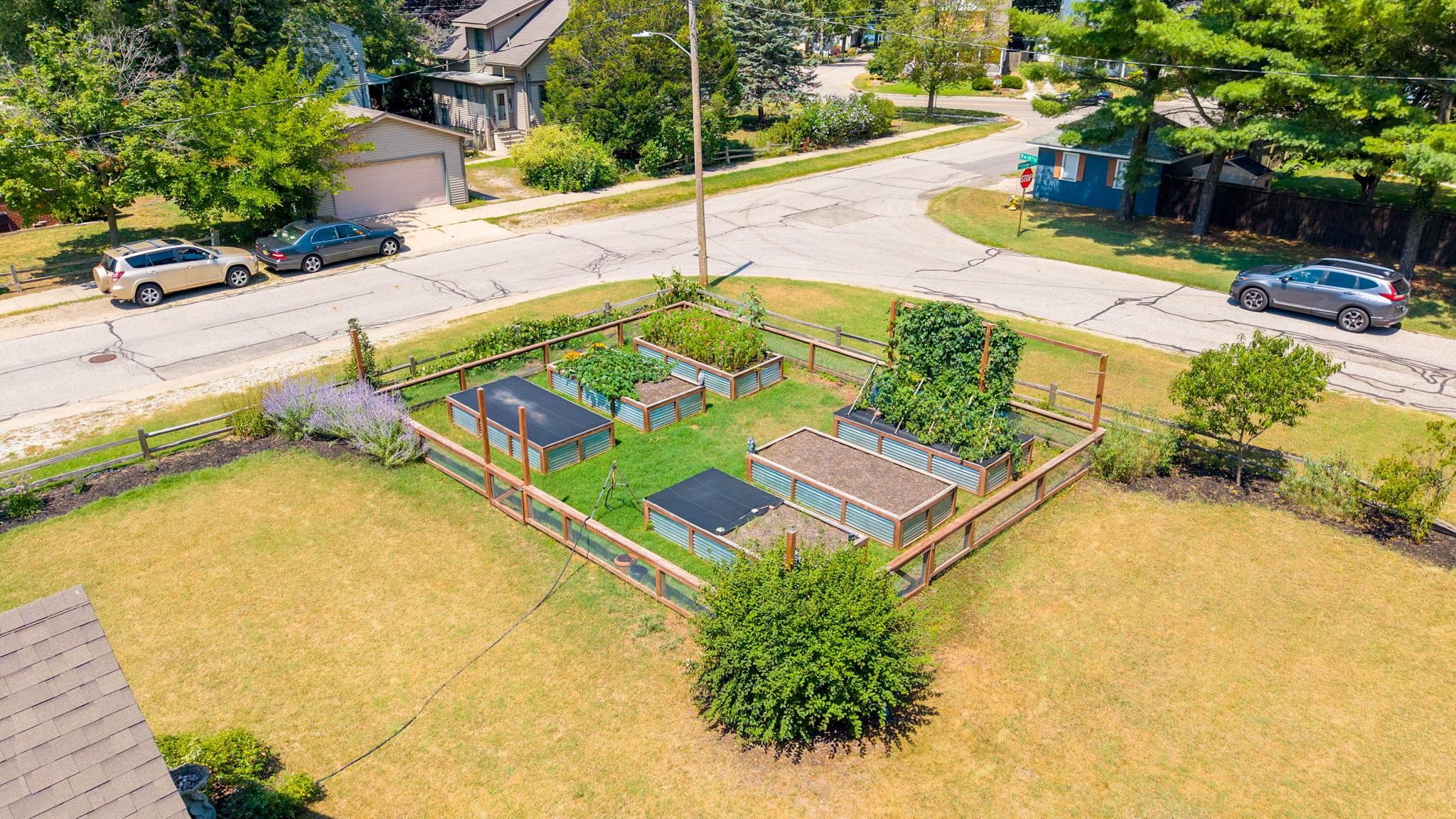 588 W 18th Street Property Photo 7