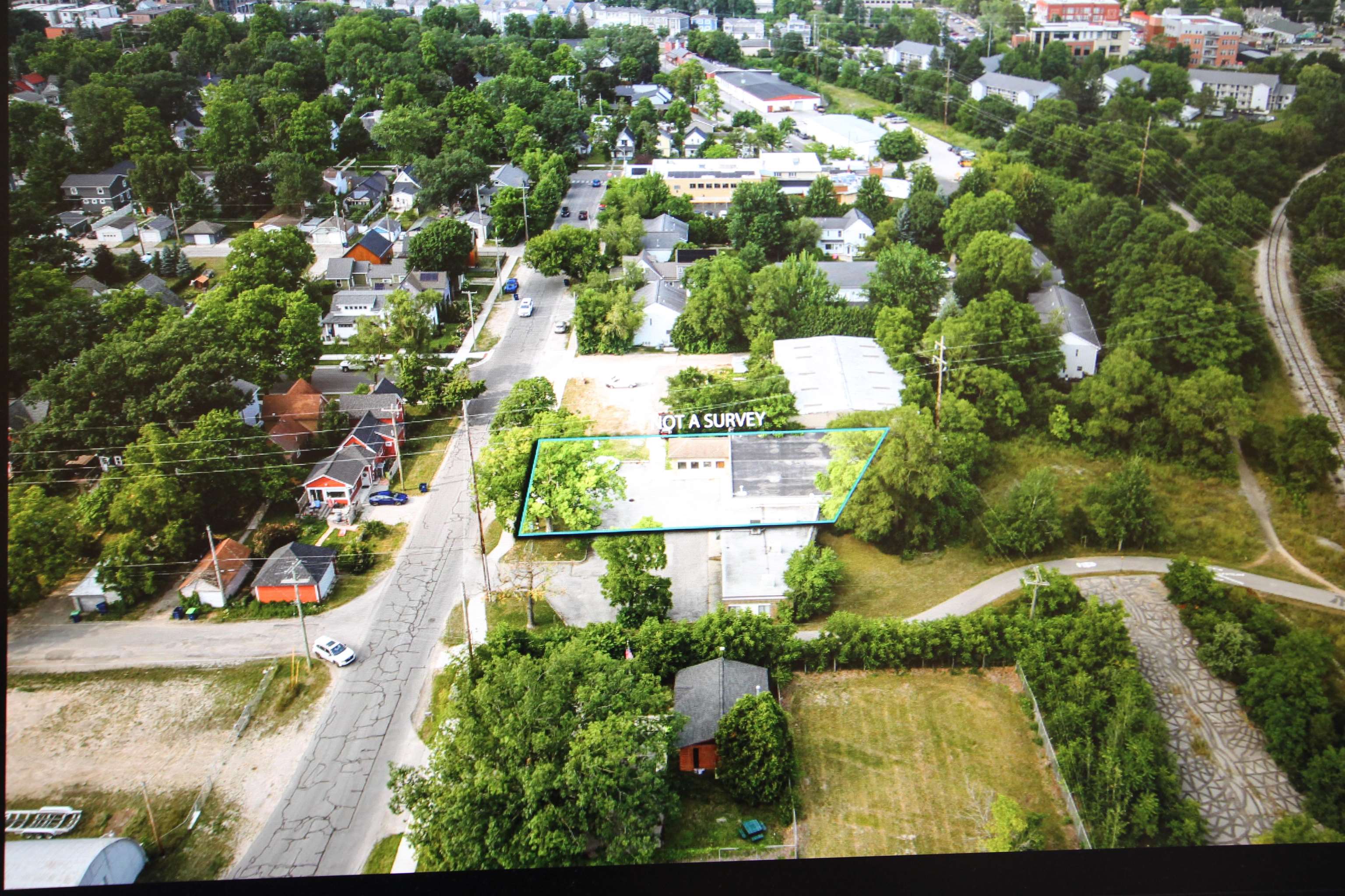 807 Lake Avenue Property Photo 3