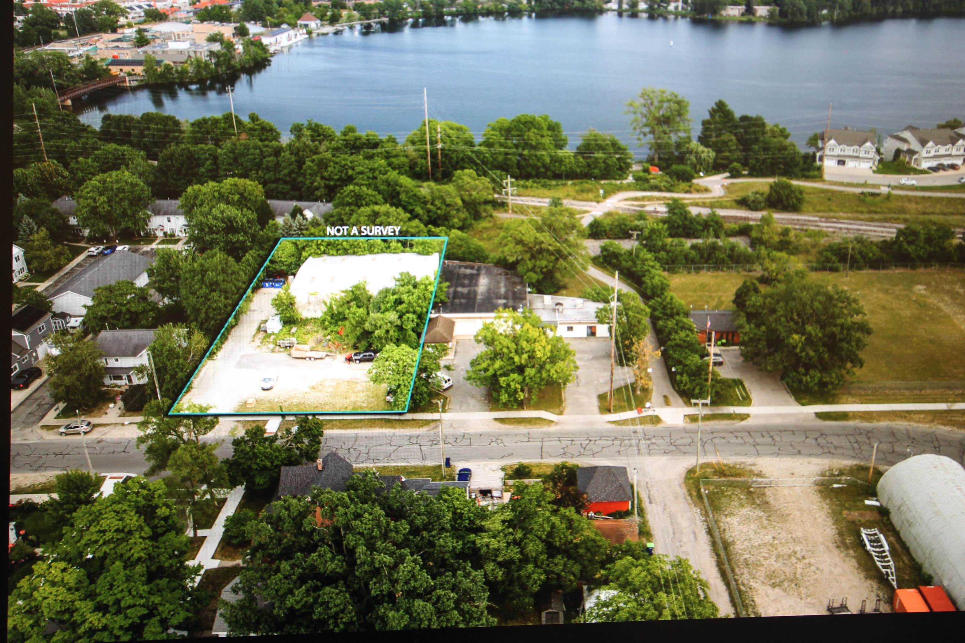 723 Lake Avenue Property Photo 2