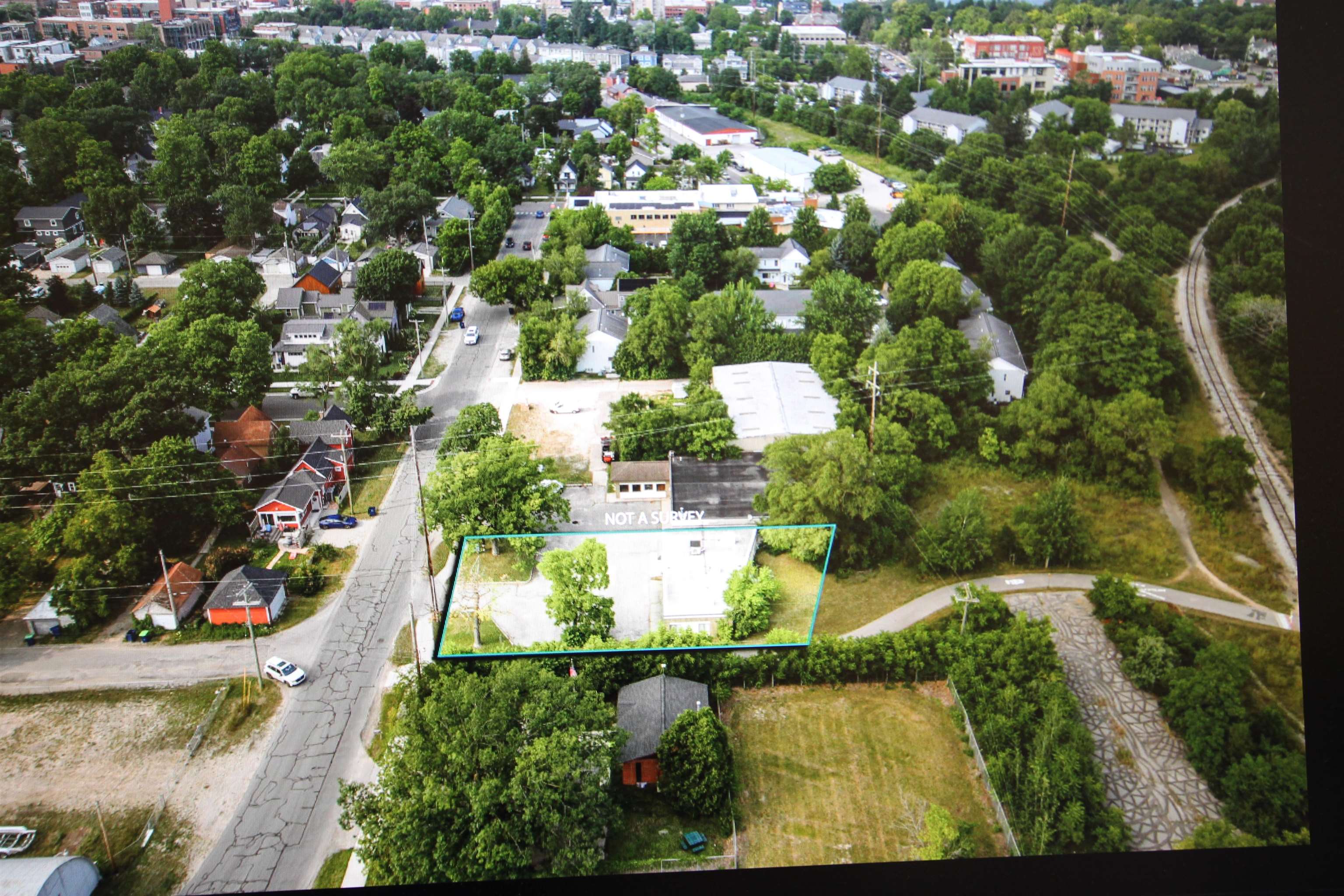 723 Lake Avenue Property Photo 3