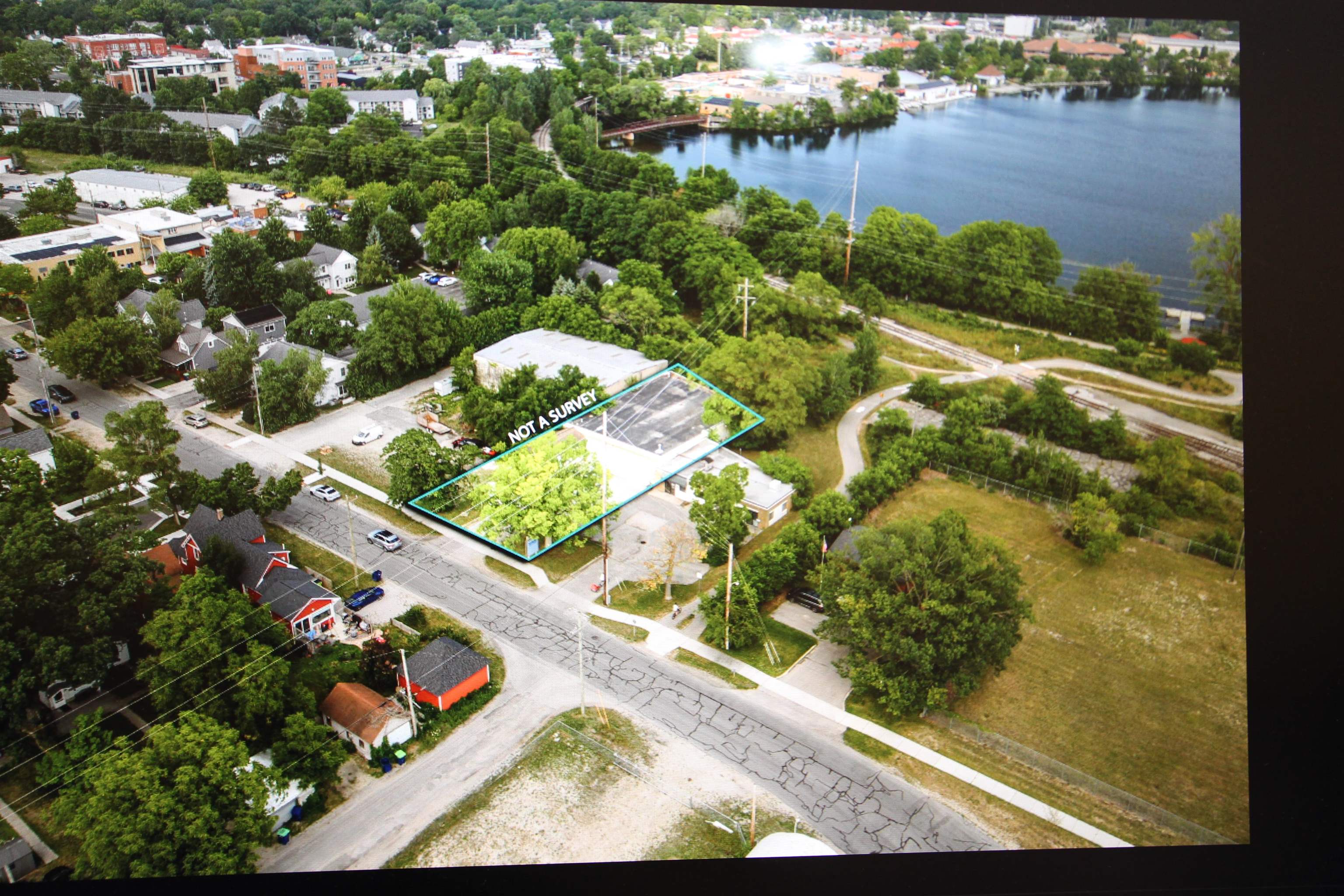 807 Lake Avenue Property Photo 1