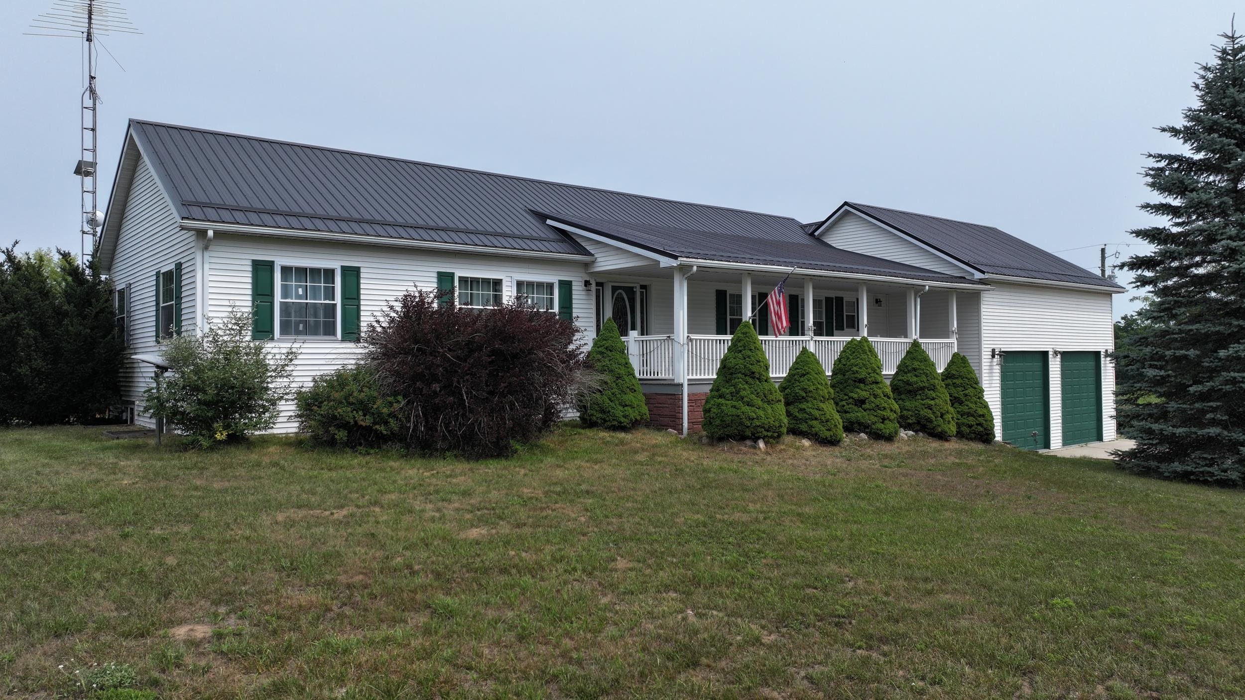 1190 Arthur Property Photo 1