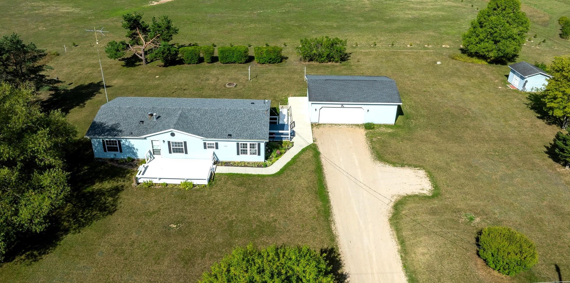 2924 S Gilmore Road Property Photo 1