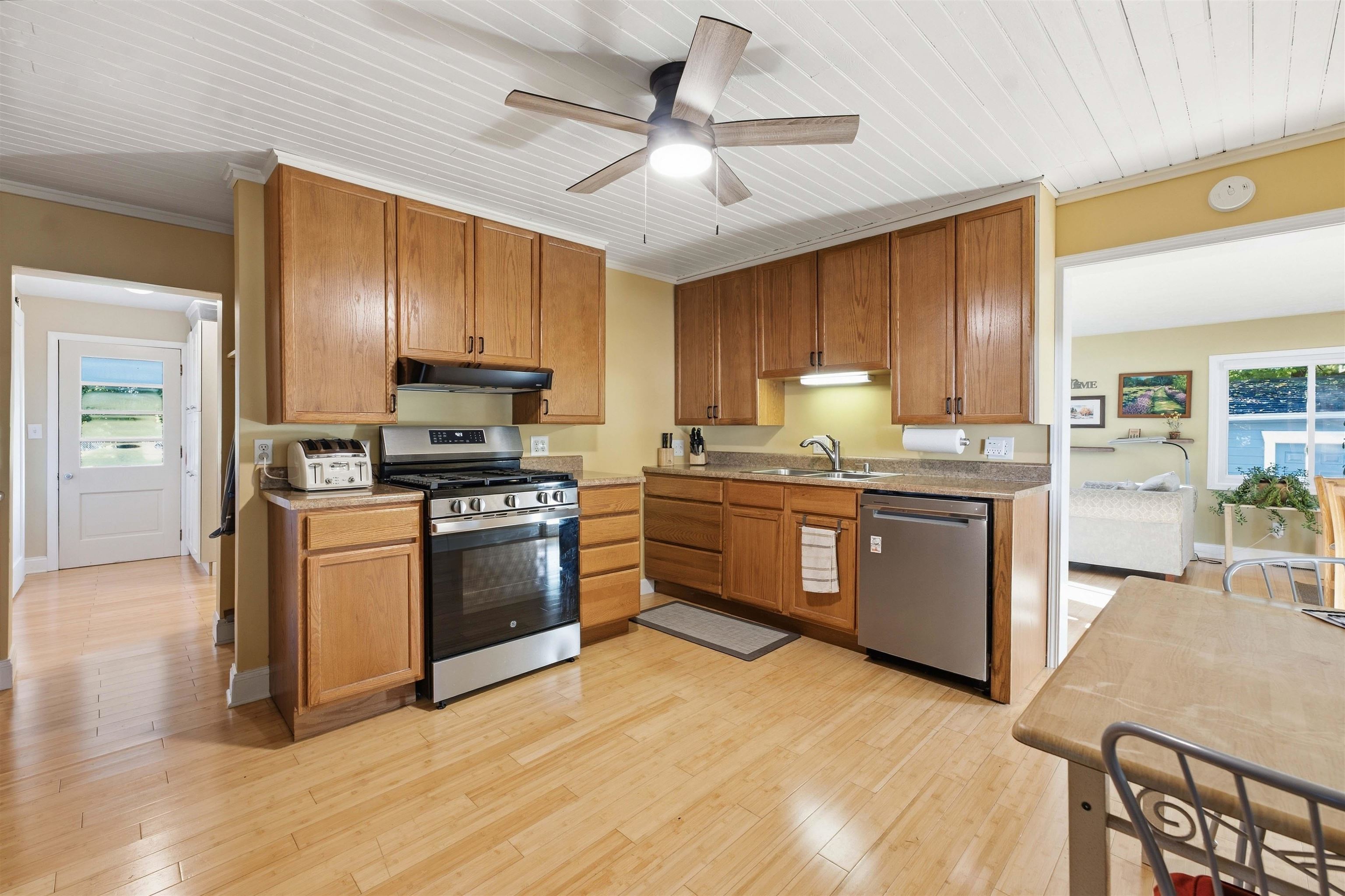 1667 Ewing Street Property Photo 5