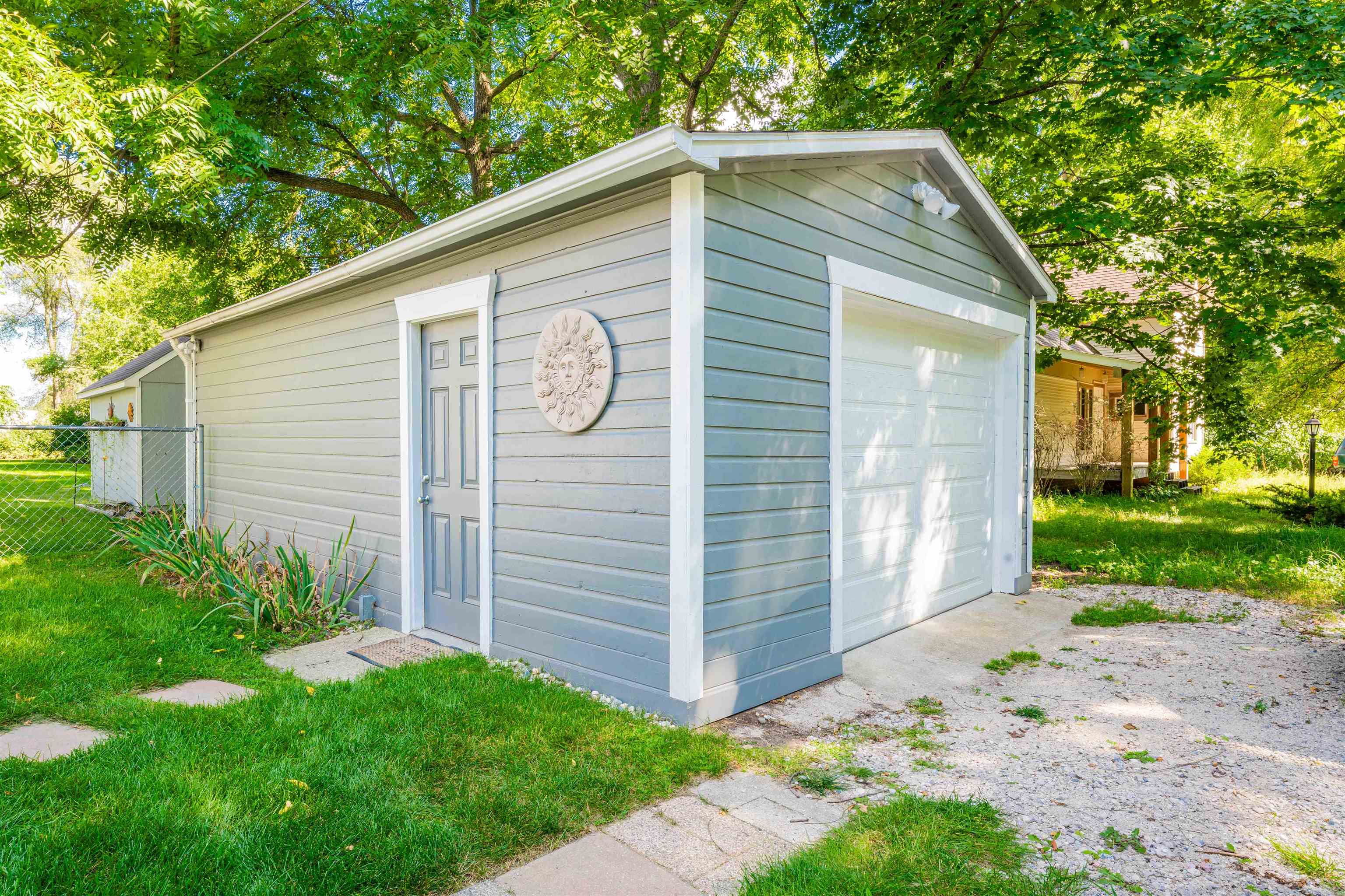 1667 Ewing Street Property Photo 8