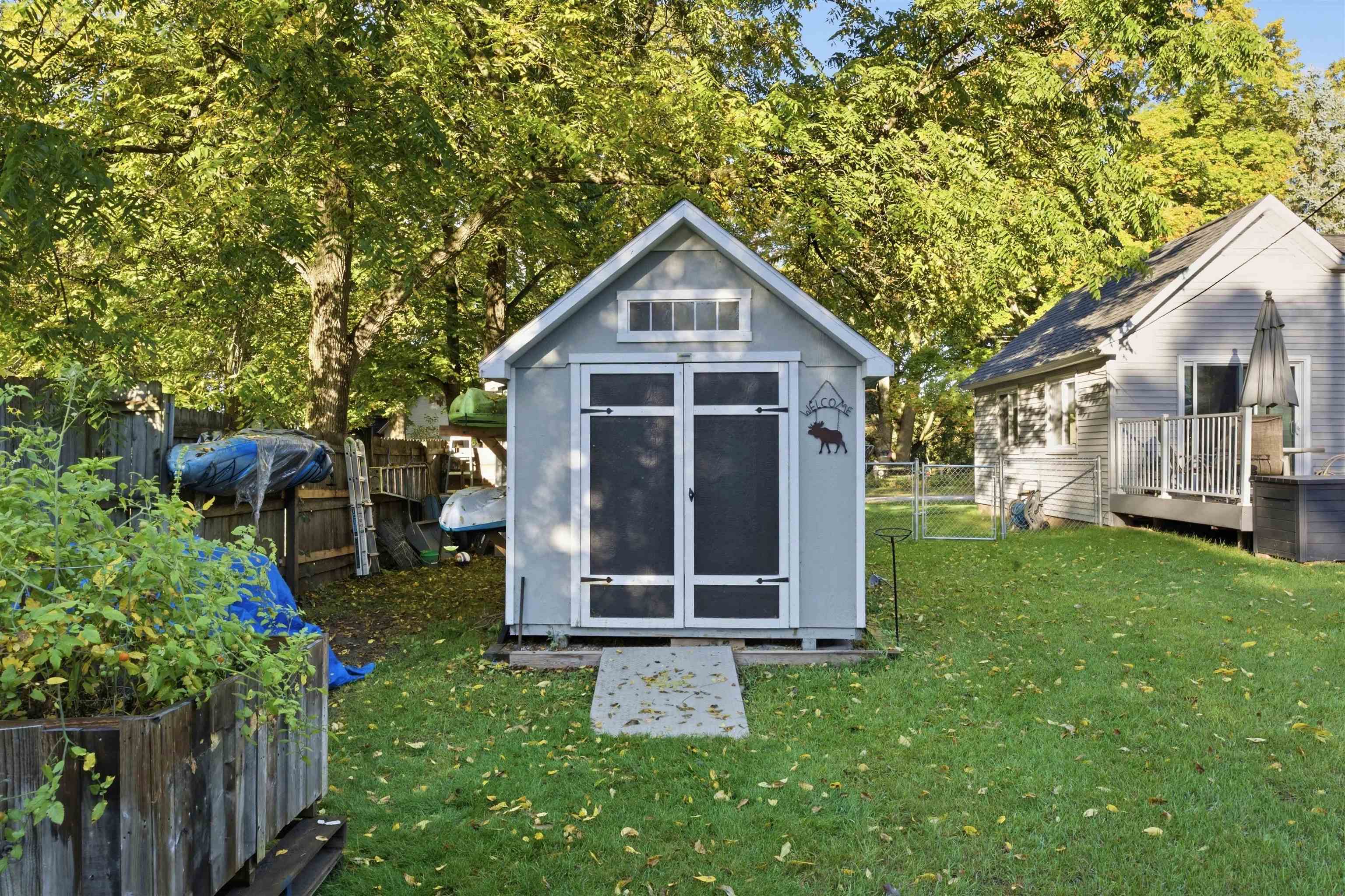 1667 Ewing Street Property Photo 10