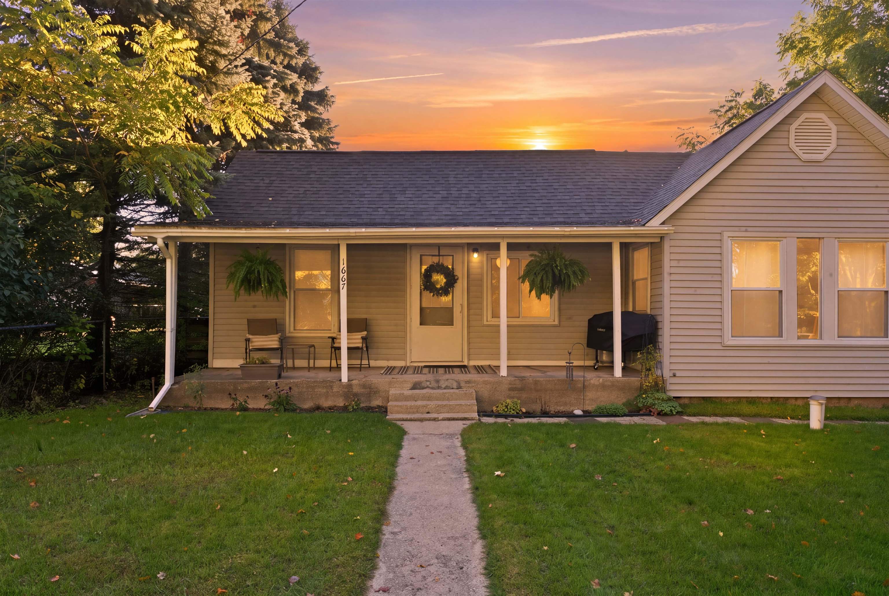 1667 Ewing Street Property Photo 12