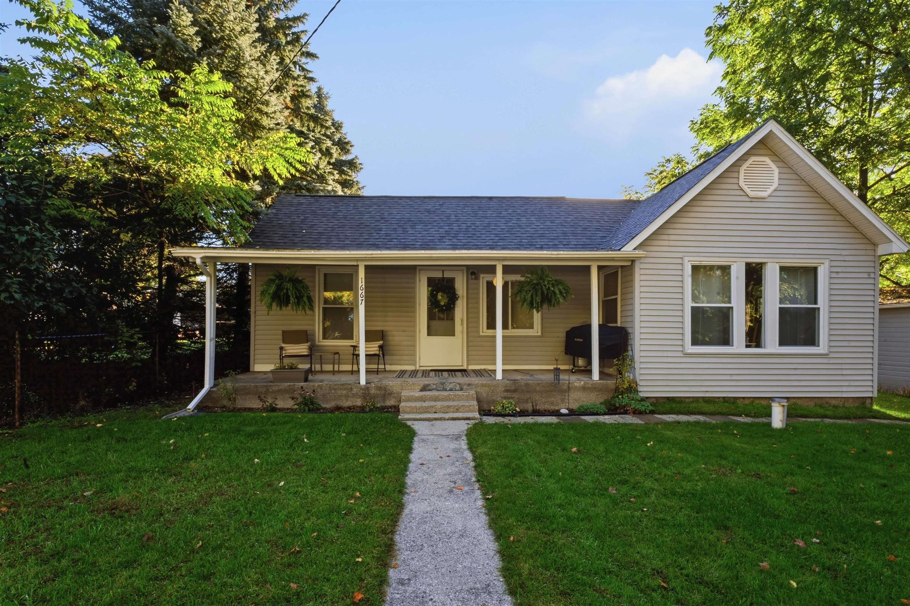 1667 Ewing Street Property Photo 13