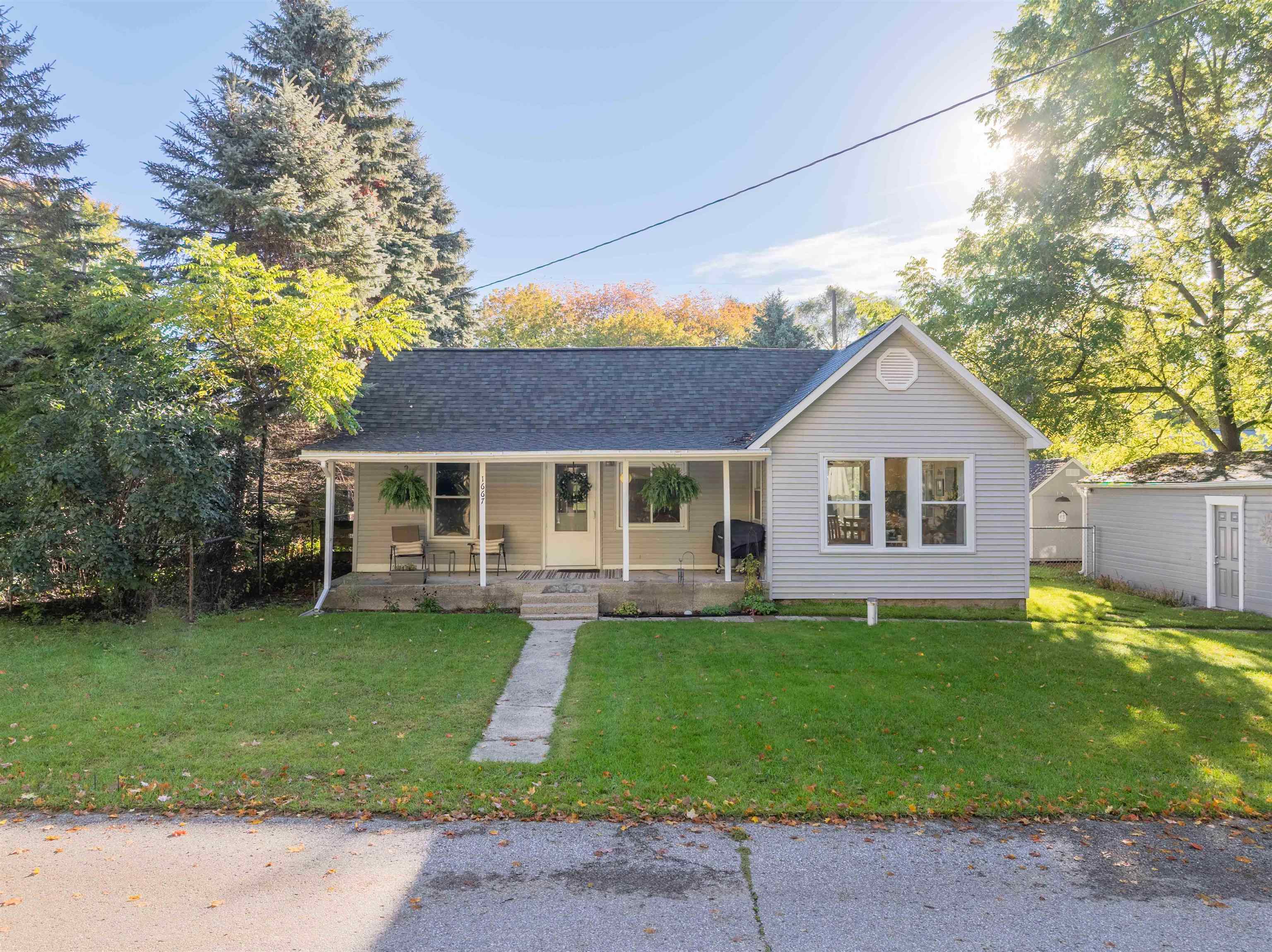 1667 Ewing Street Property Photo 14