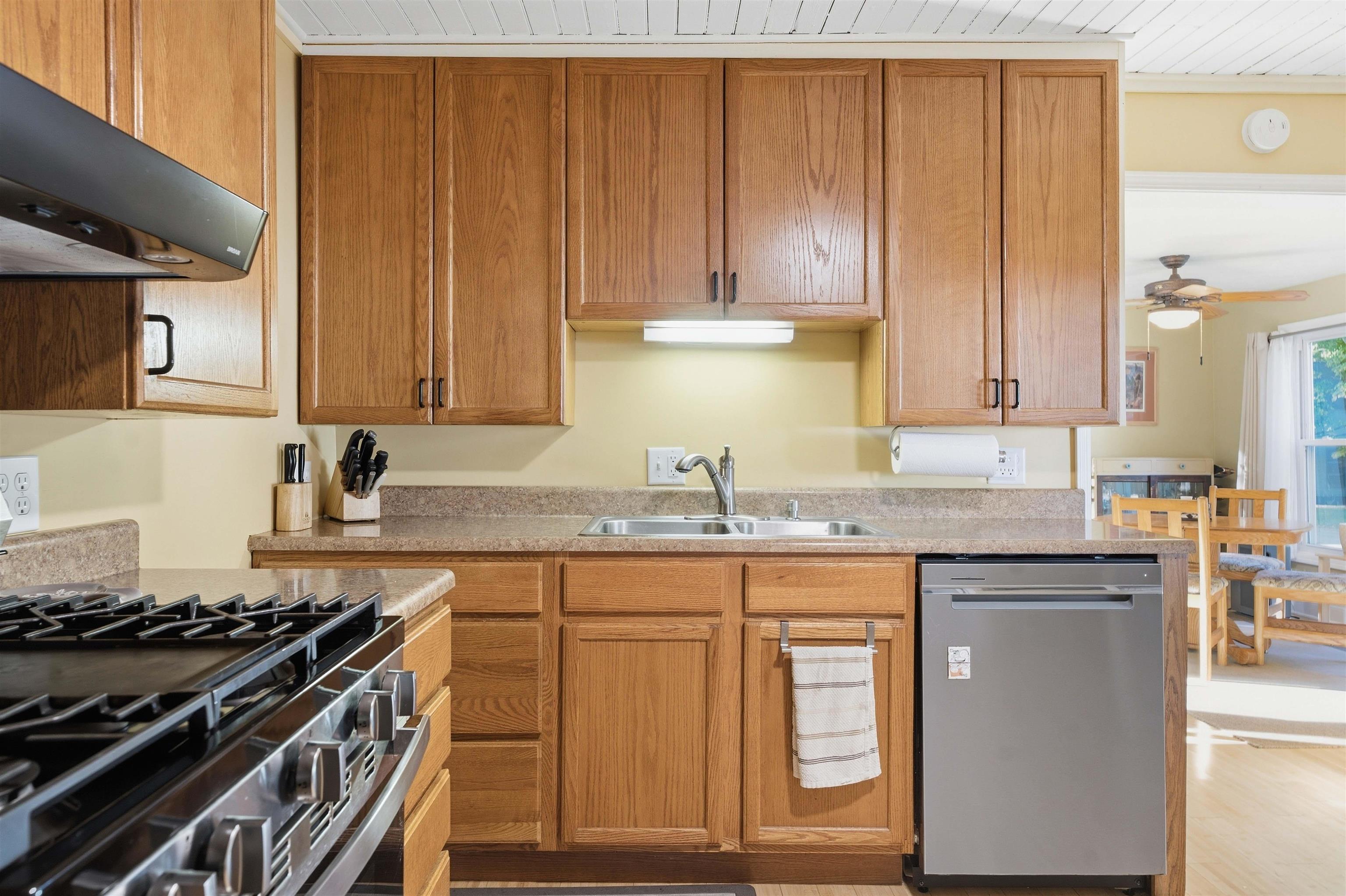 1667 Ewing Street Property Photo 17