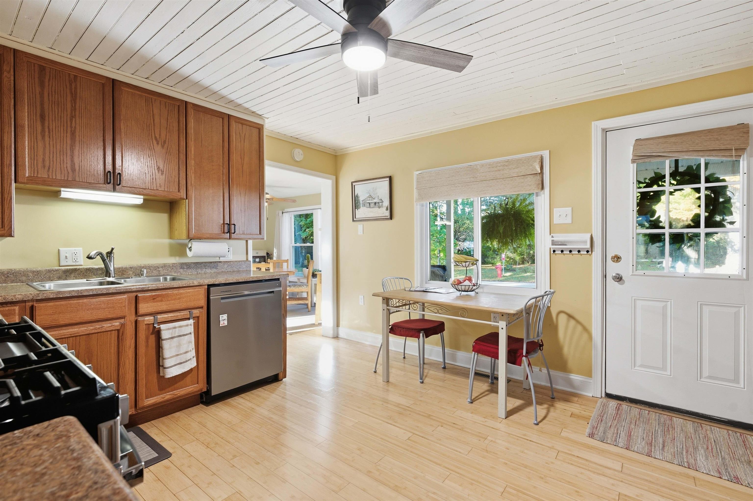 1667 Ewing Street Property Photo 18